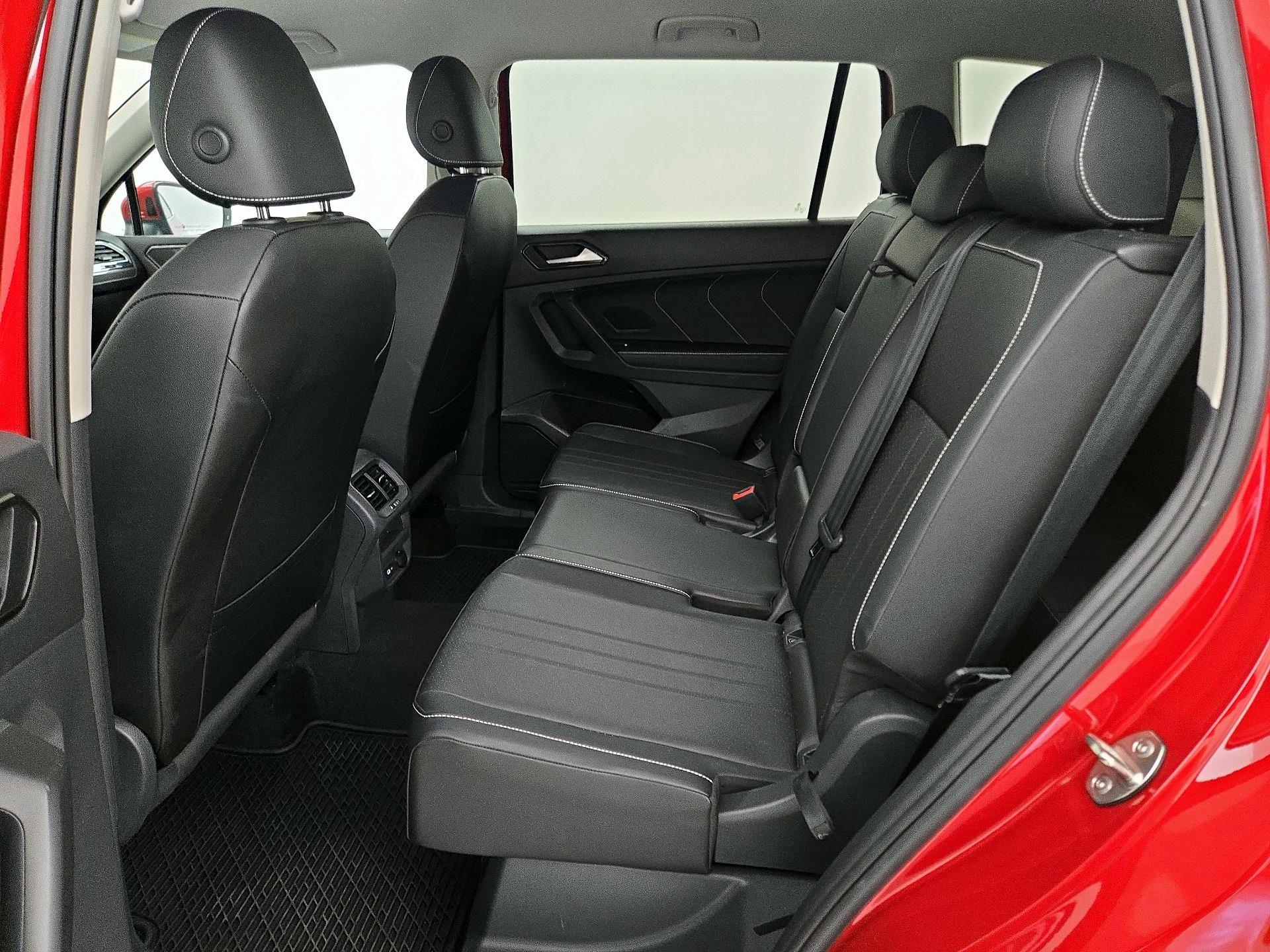 Thumbnail: 2023 Volkswagen Tiguan - 19