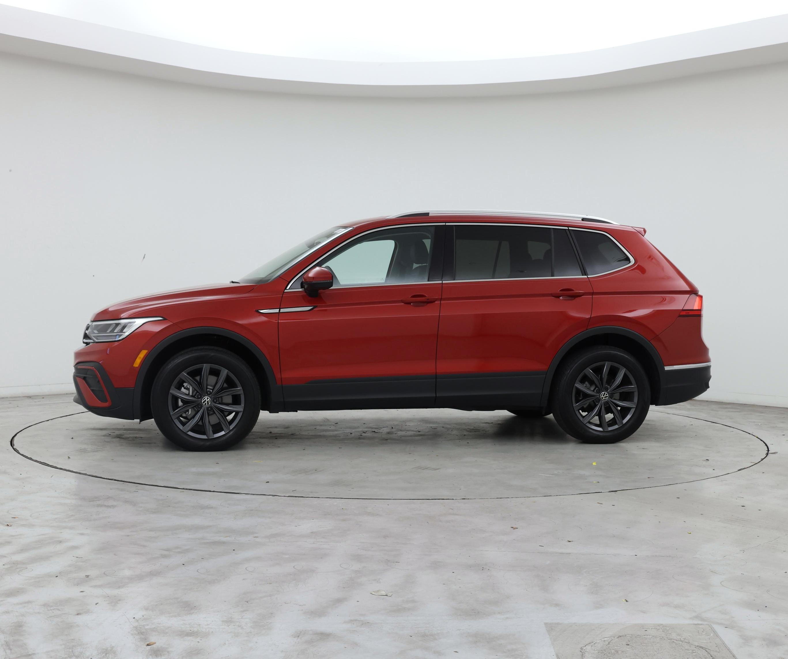 Thumbnail: 2023 Volkswagen Tiguan - 3