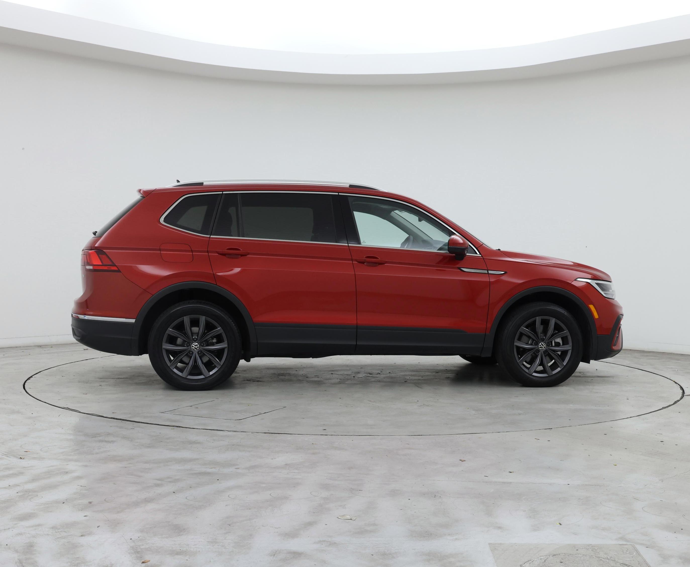 Thumbnail: 2023 Volkswagen Tiguan - 7