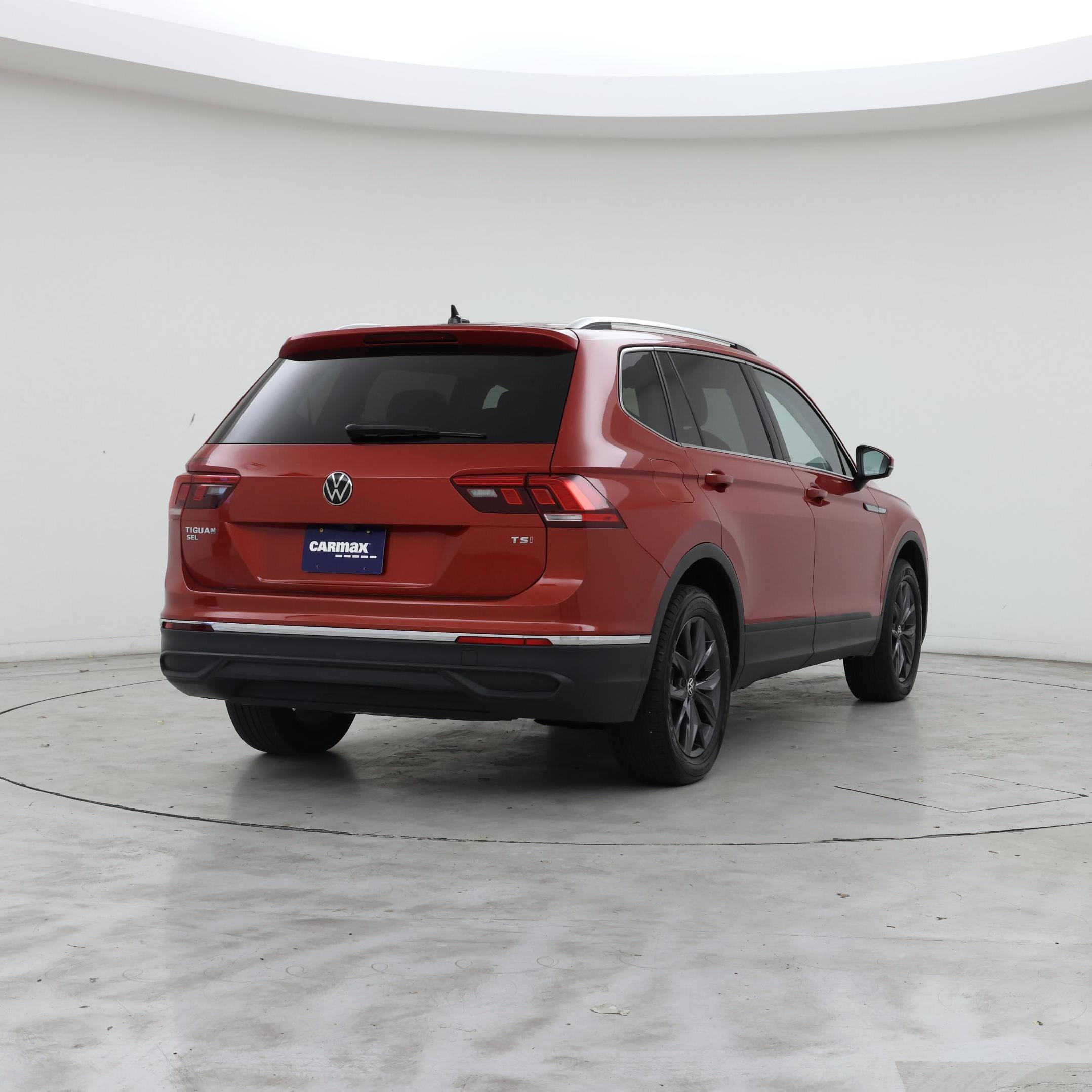 Thumbnail: 2023 Volkswagen Tiguan - 8