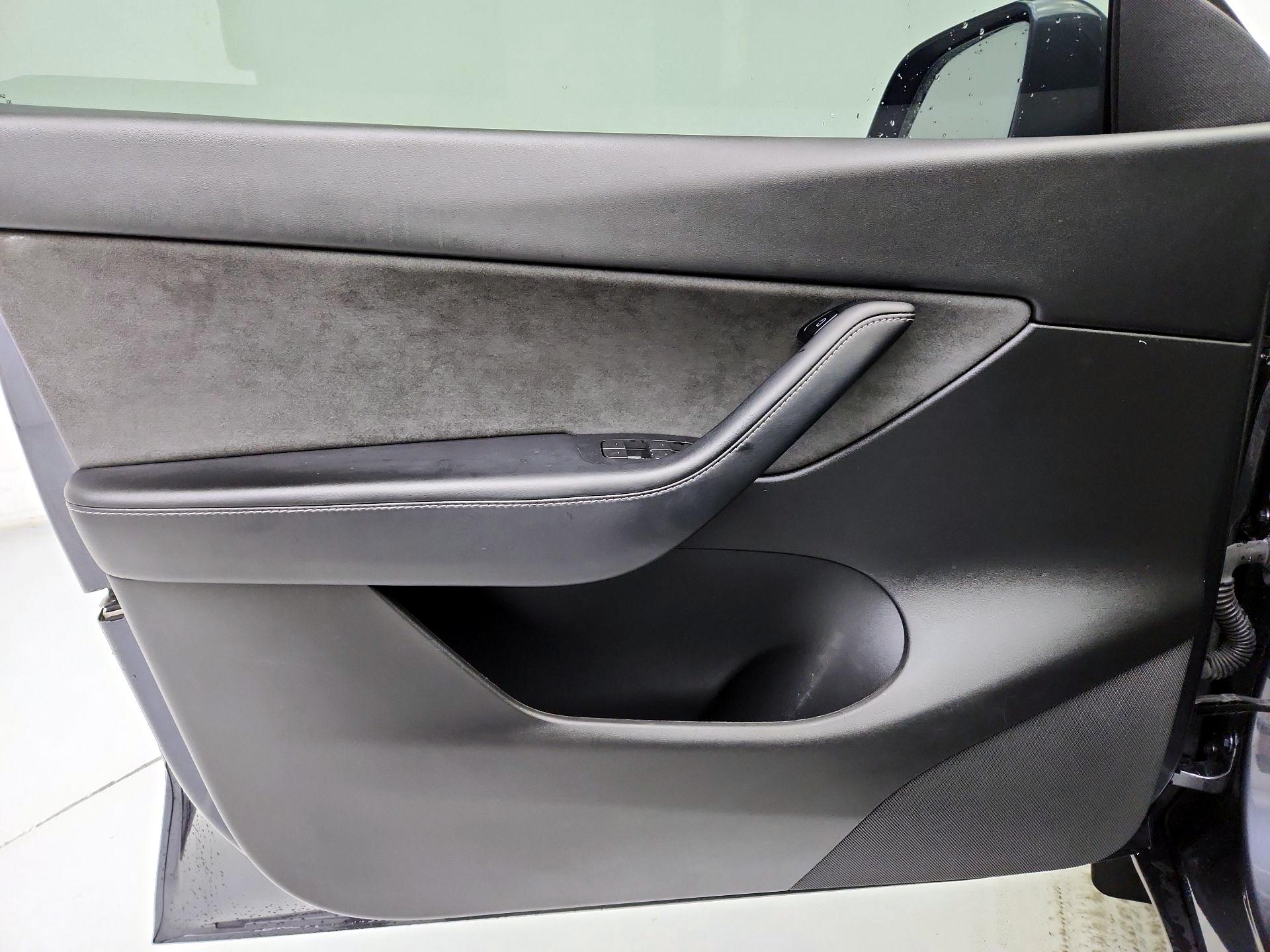 Thumbnail: 2022 Tesla Model Y - 12