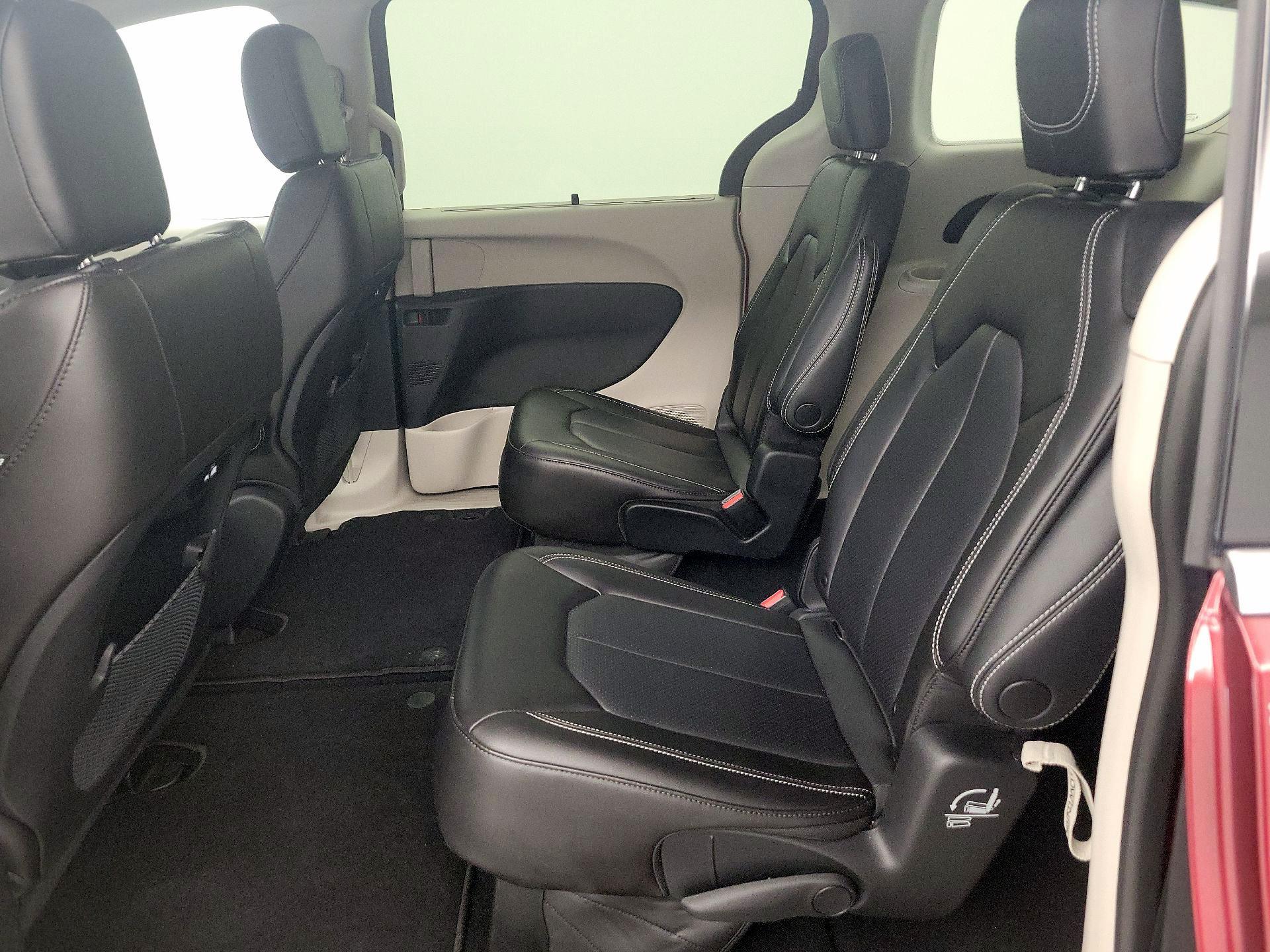 Thumbnail: 2023 Chrysler Pacifica - 19