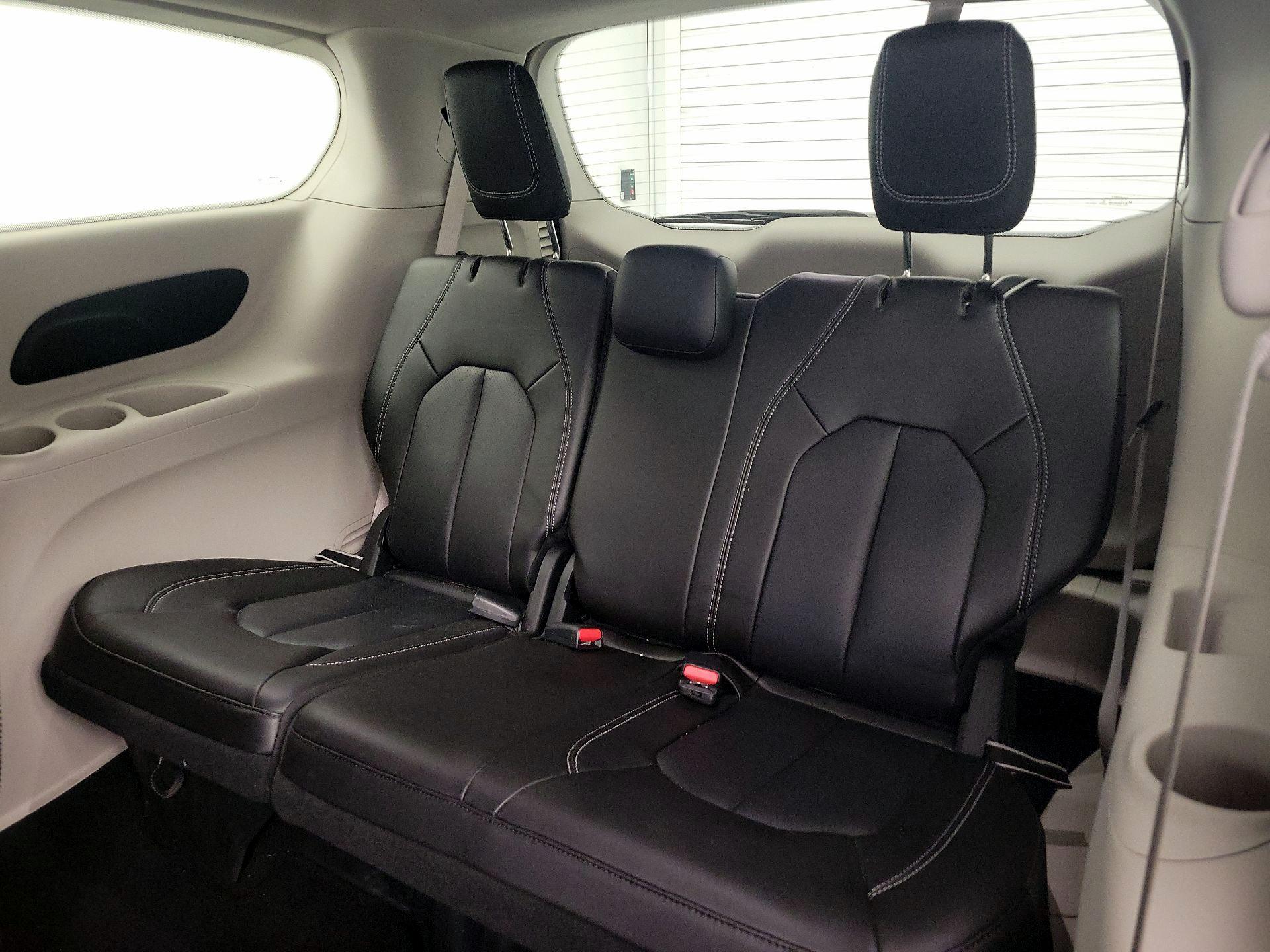 Thumbnail: 2023 Chrysler Pacifica - 20