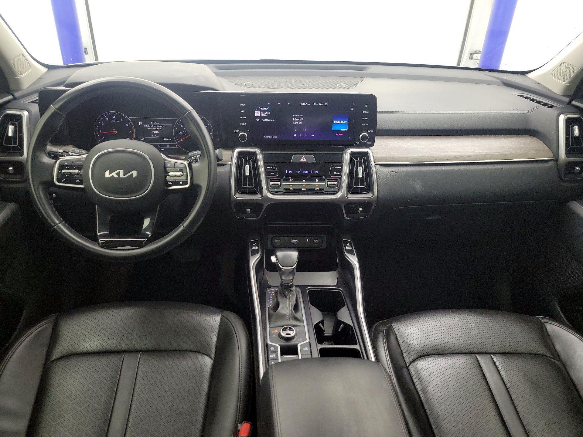 Thumbnail: 2023 Kia Sorento - 9