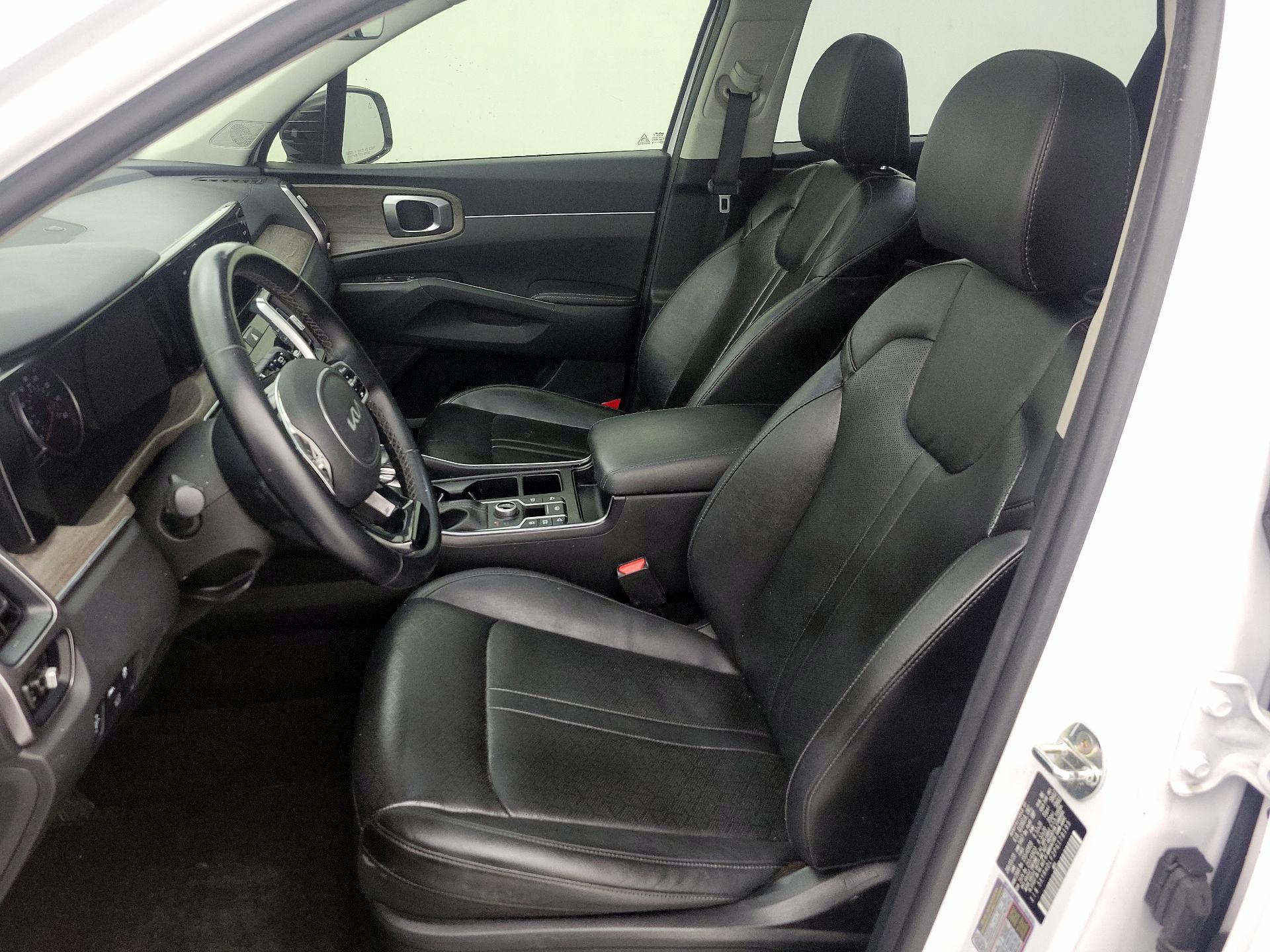 Thumbnail: 2023 Kia Sorento - 11