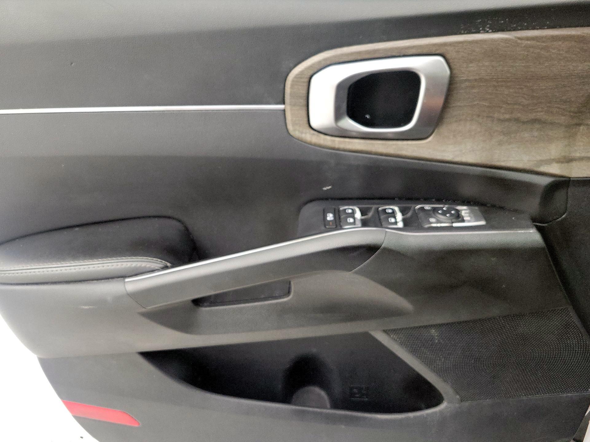 Thumbnail: 2023 Kia Sorento - 12