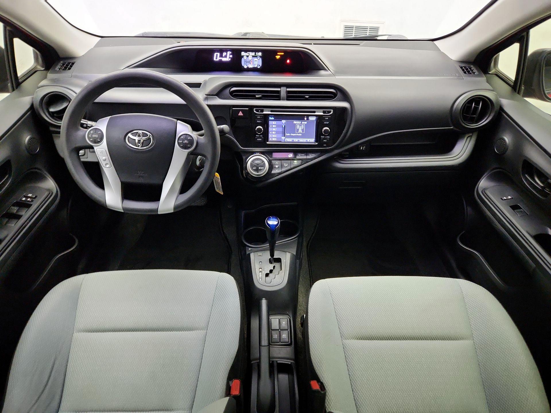 Thumbnail: 2015 Toyota Prius c - 9