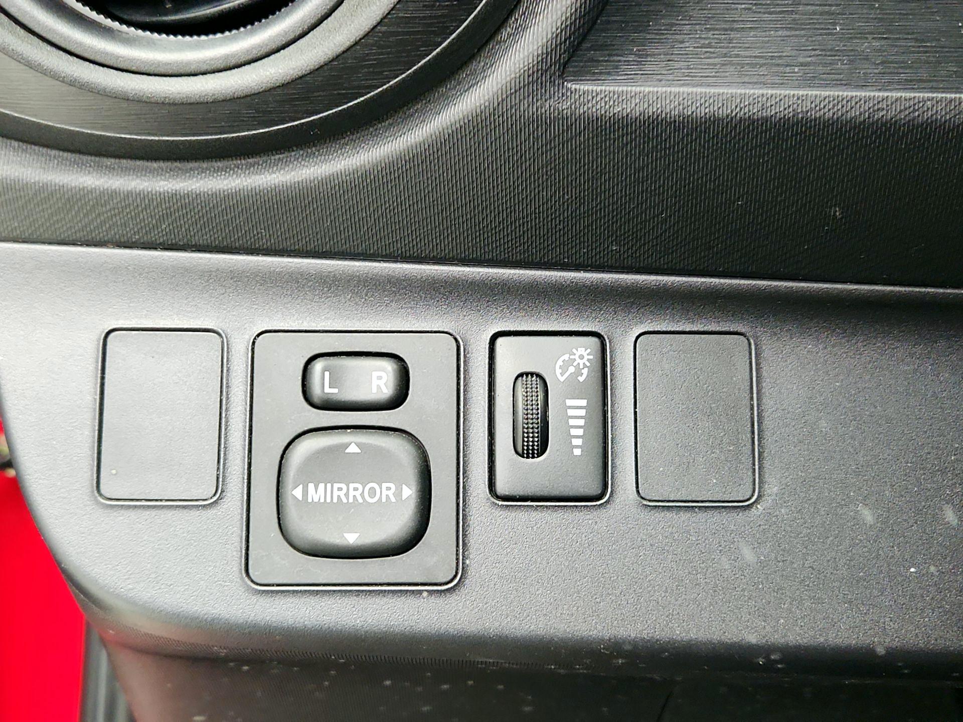 Thumbnail: 2015 Toyota Prius c - 13