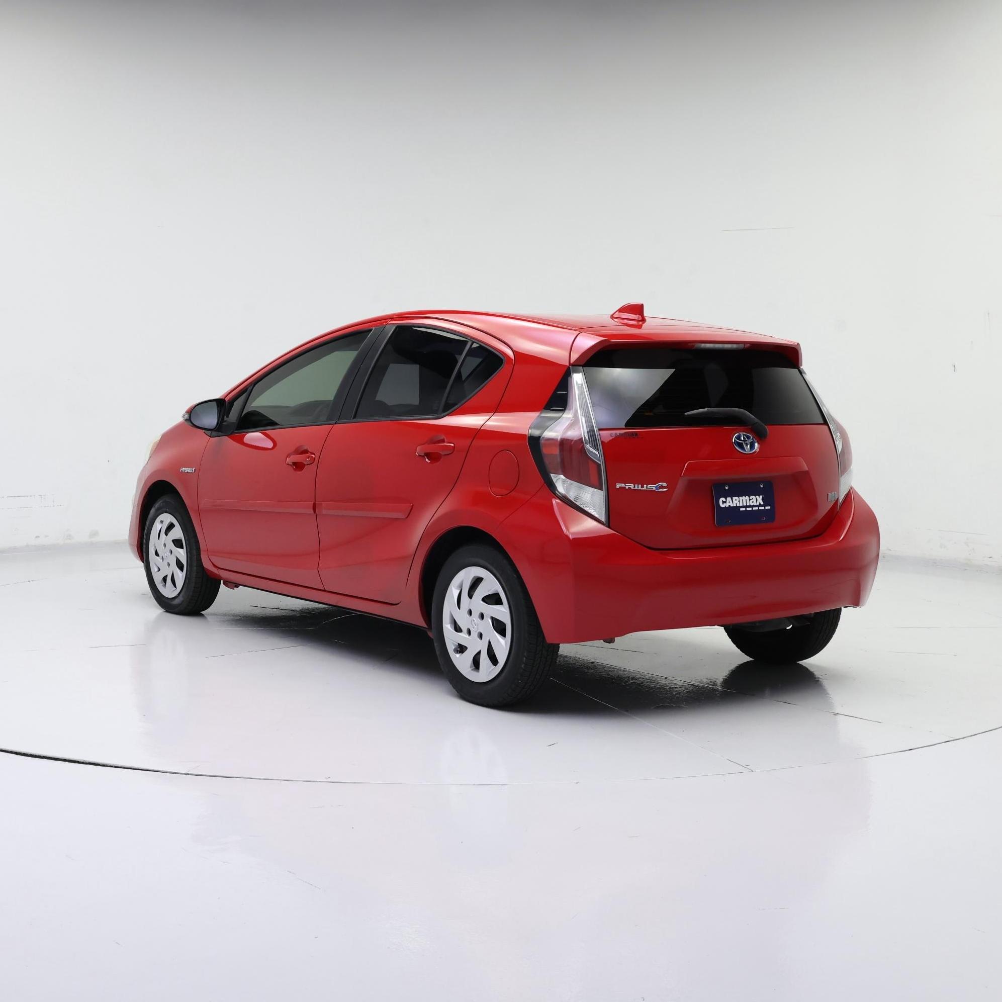 Thumbnail: 2015 Toyota Prius c - 2