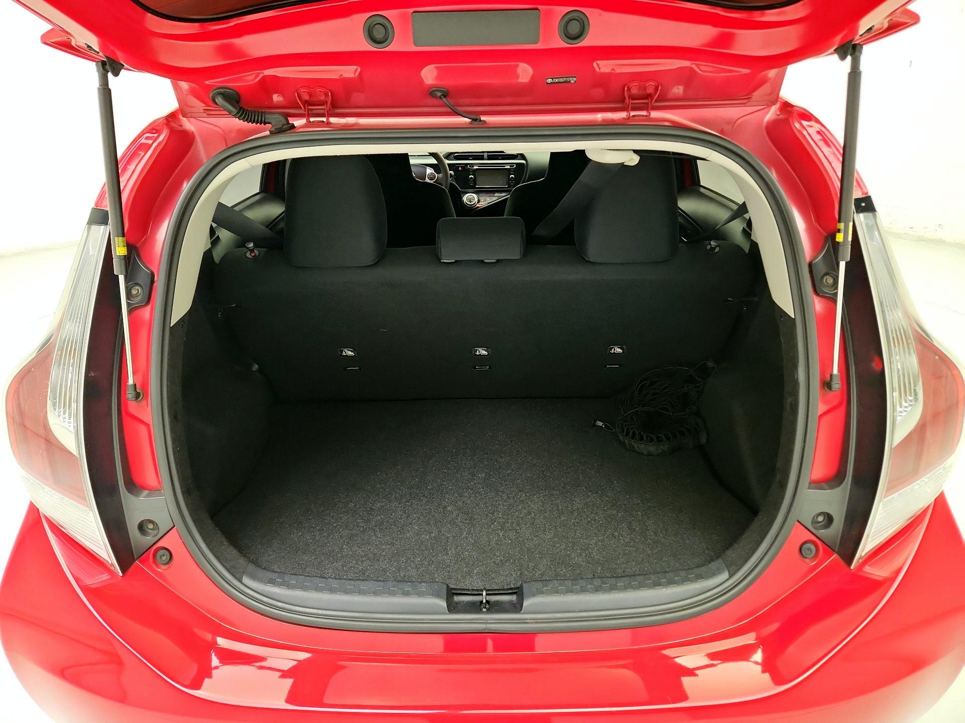 Thumbnail: 2015 Toyota Prius c - 19