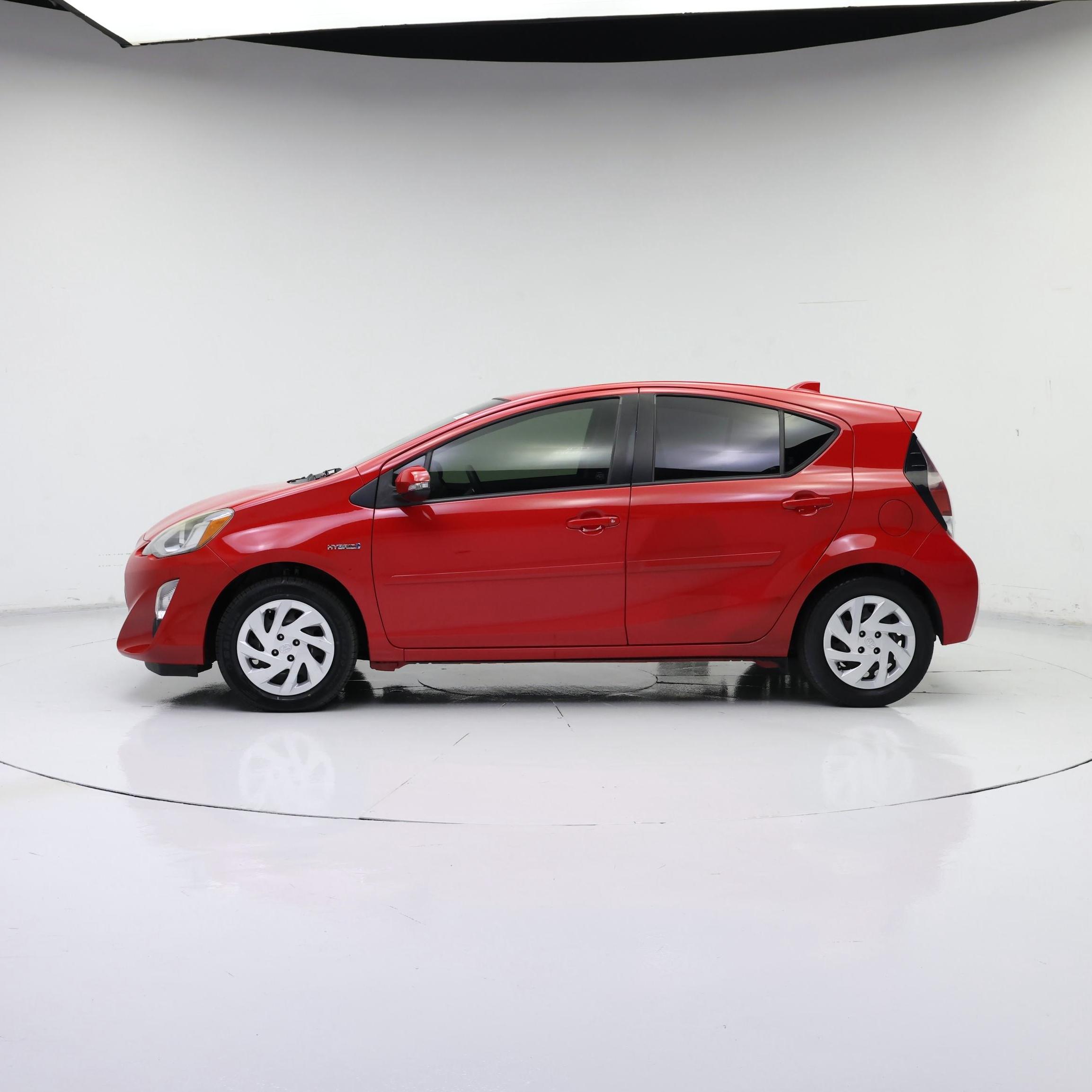 Thumbnail: 2015 Toyota Prius c - 3