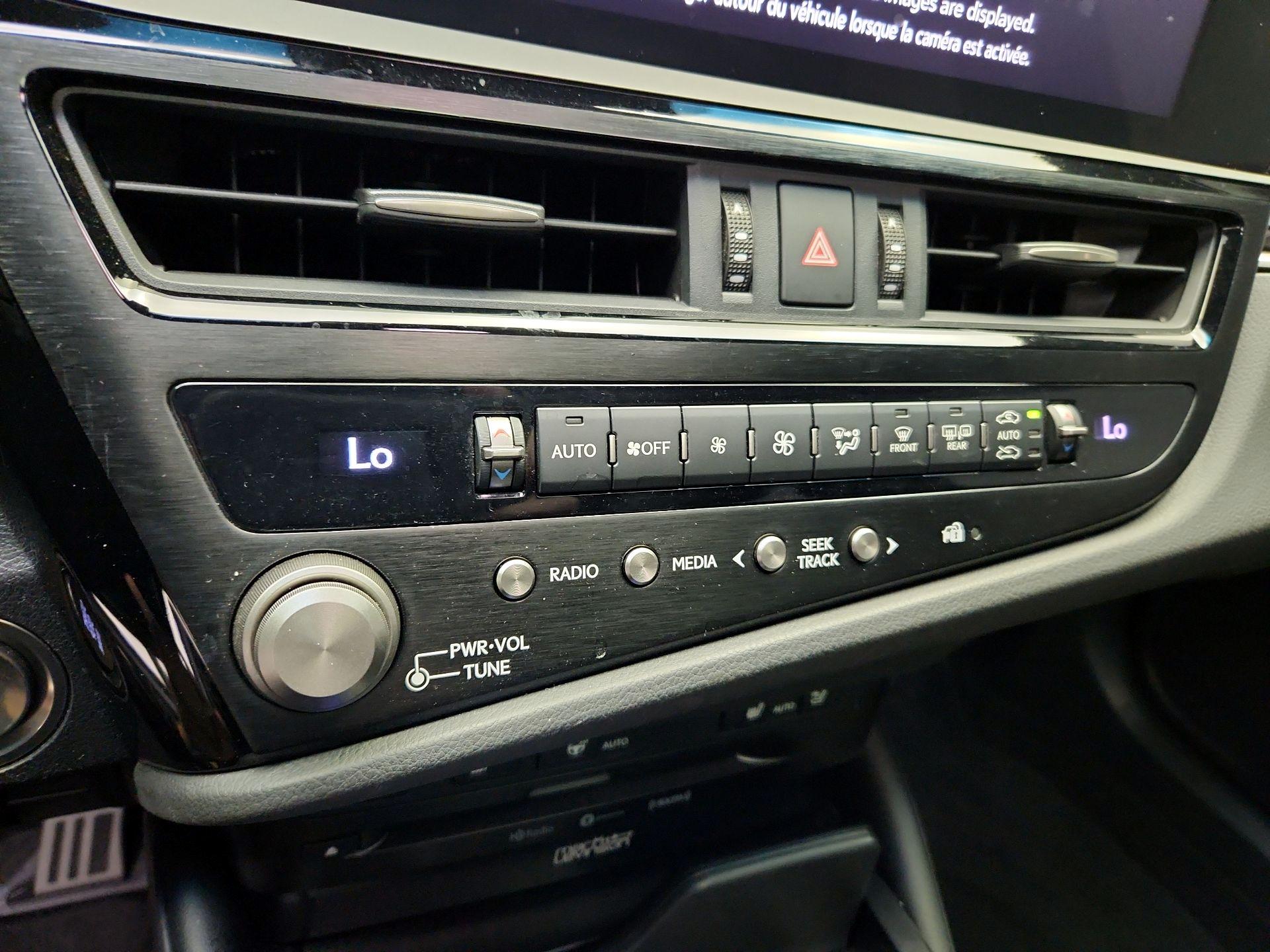 Thumbnail: 2022 Lexus ES - 17