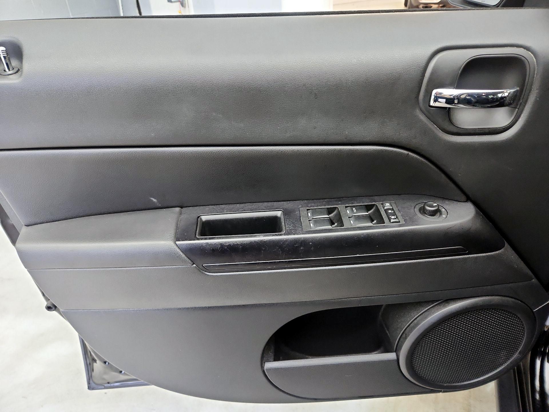 Thumbnail: 2016 Jeep Patriot - 12