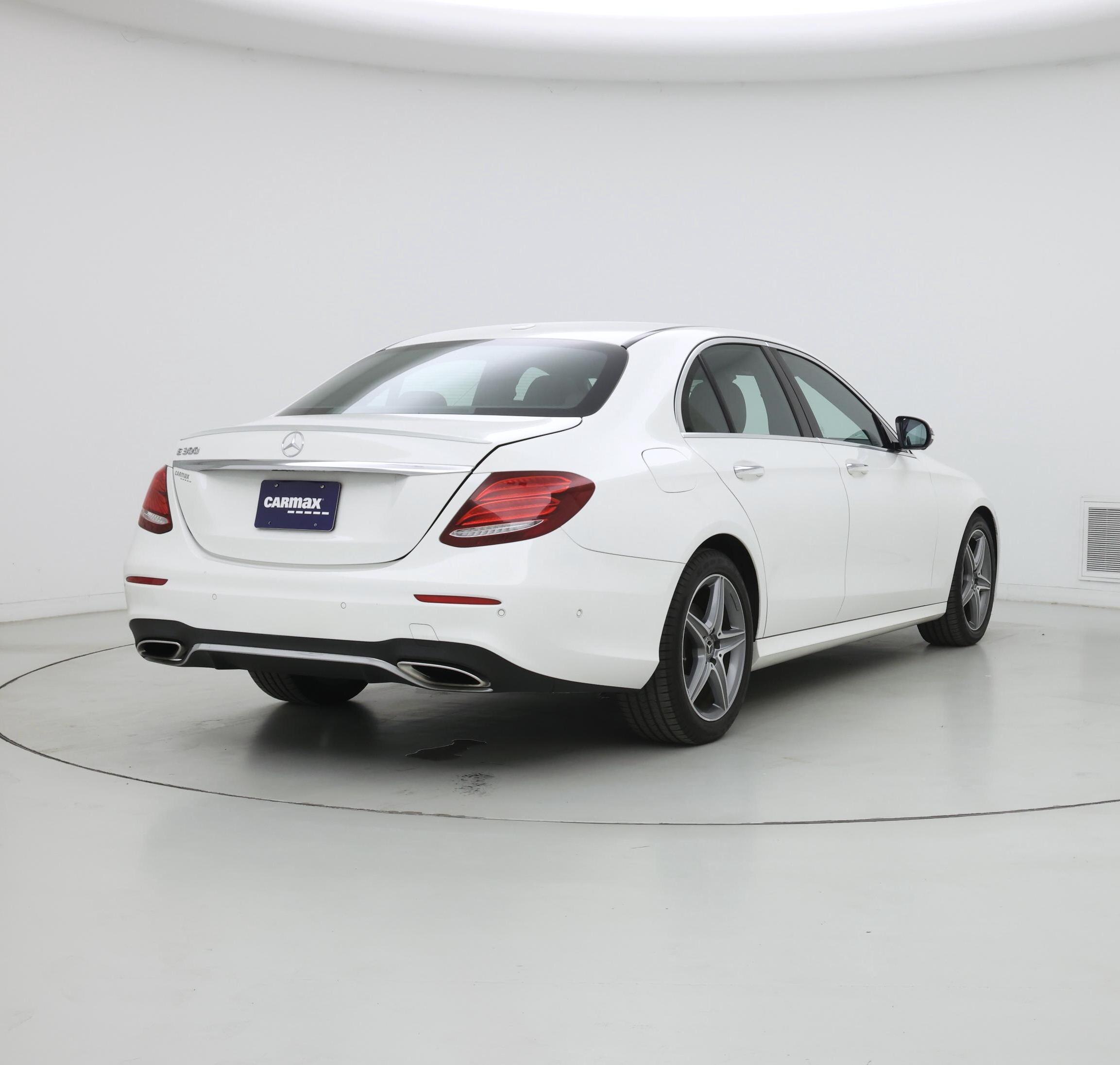 Thumbnail: 2019 Mercedes-Benz E-Class - 8