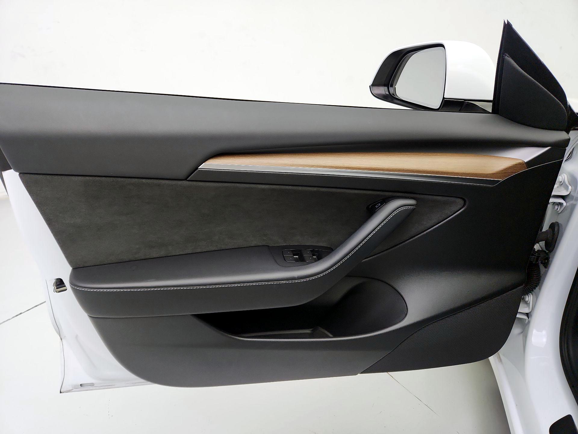 Thumbnail: 2023 Tesla Model 3 - 12