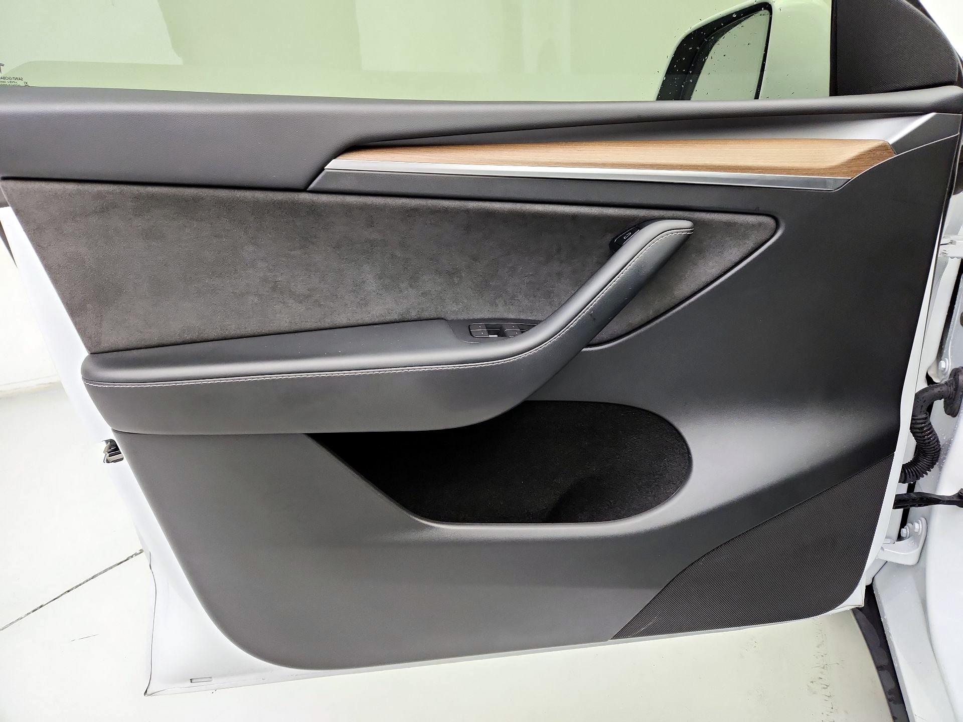 Thumbnail: 2023 Tesla Model Y - 12