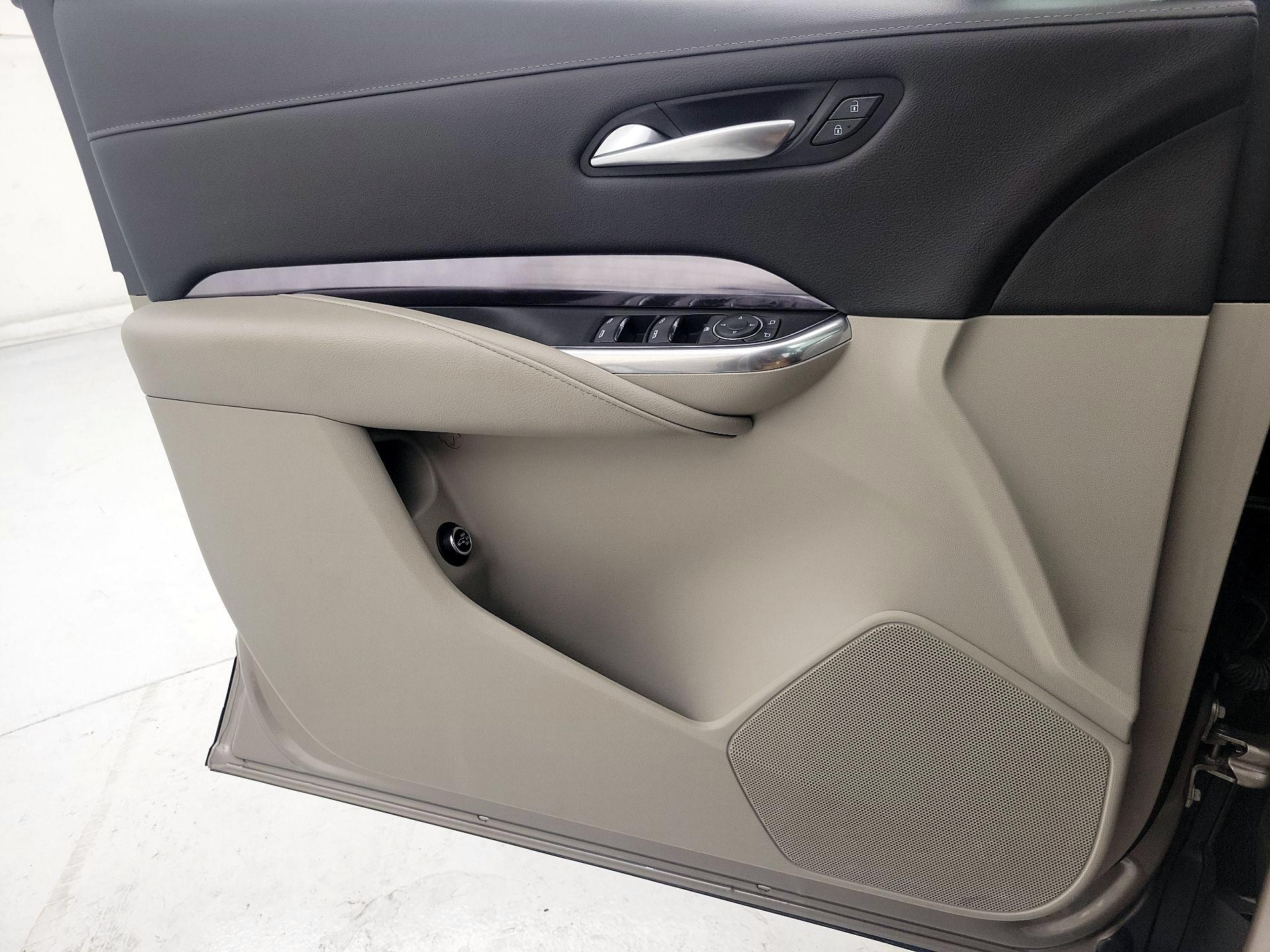 Thumbnail: 2023 Cadillac XT4 - 12