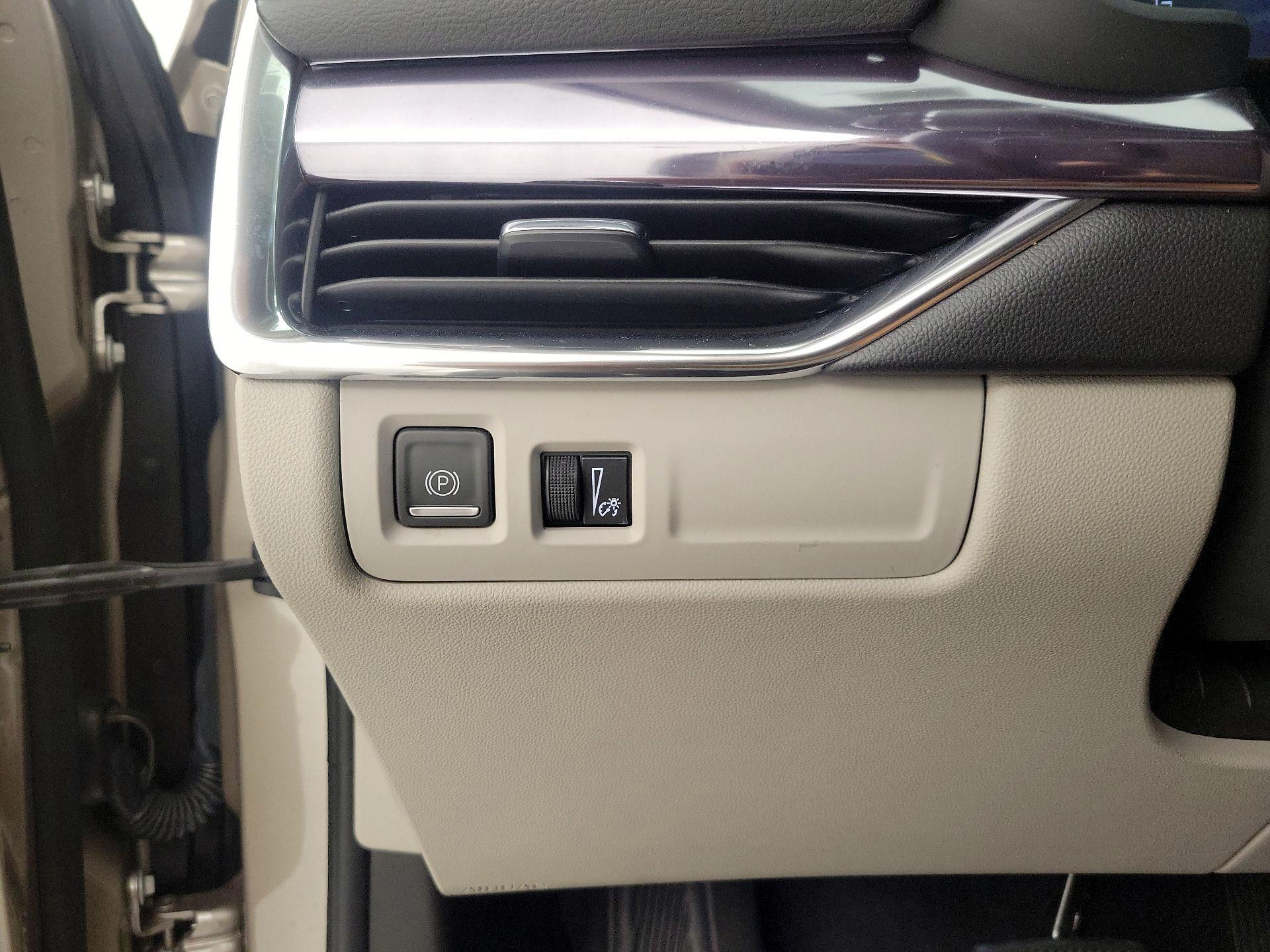 Thumbnail: 2023 Cadillac XT4 - 13