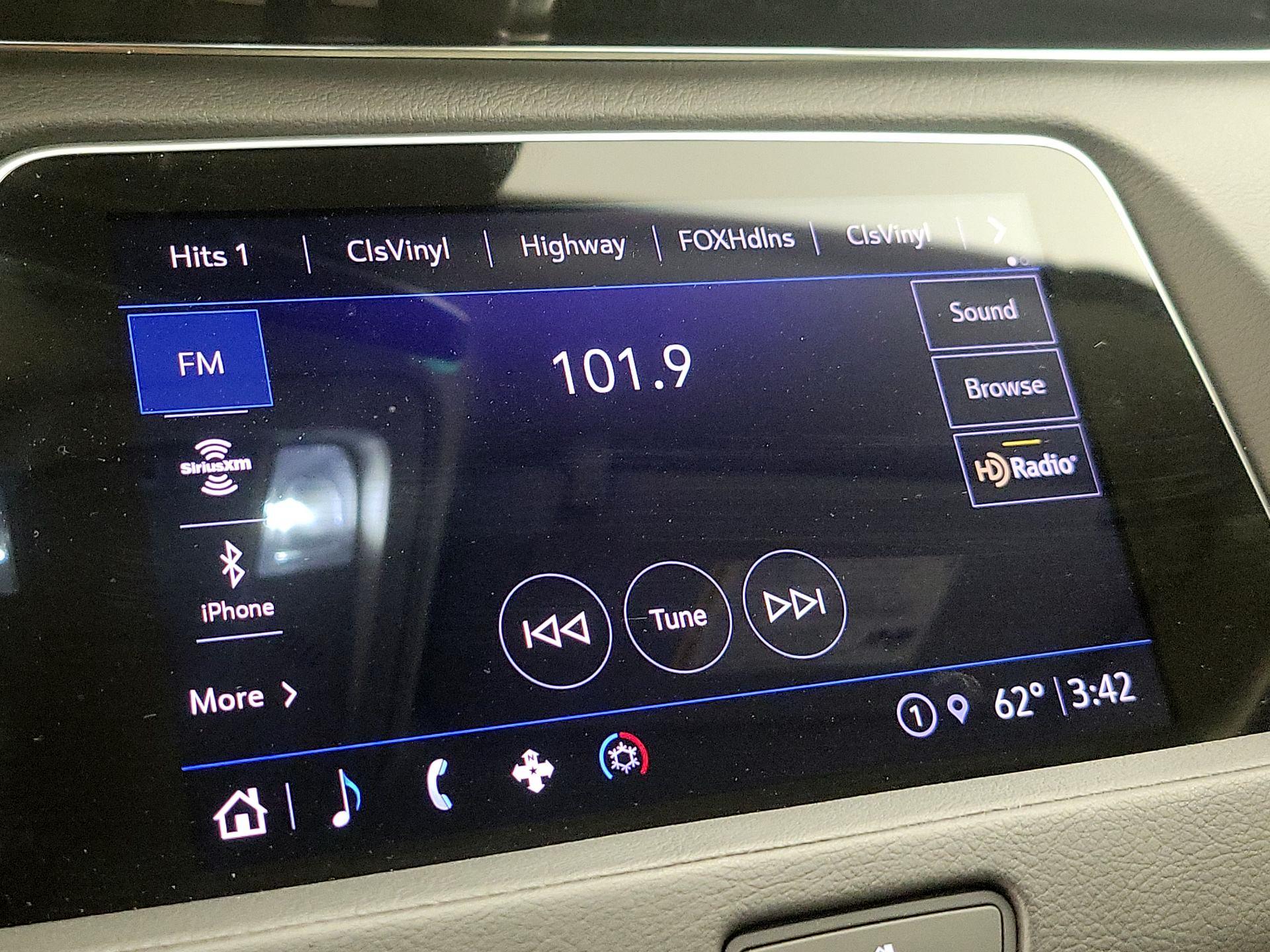 Thumbnail: 2023 Cadillac XT4 - 15