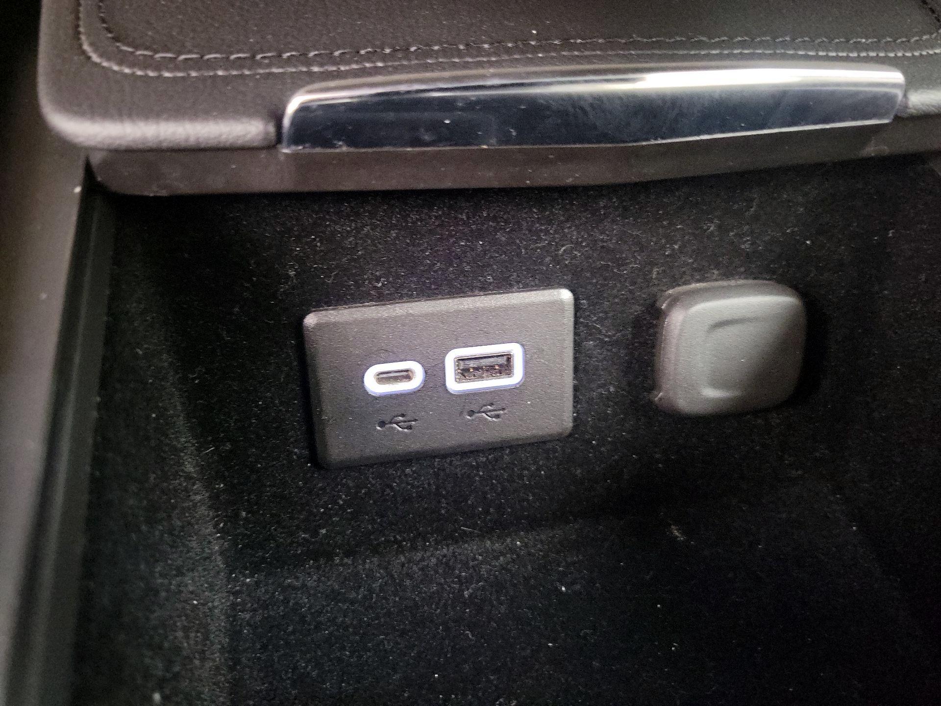 Thumbnail: 2023 Cadillac XT4 - 18