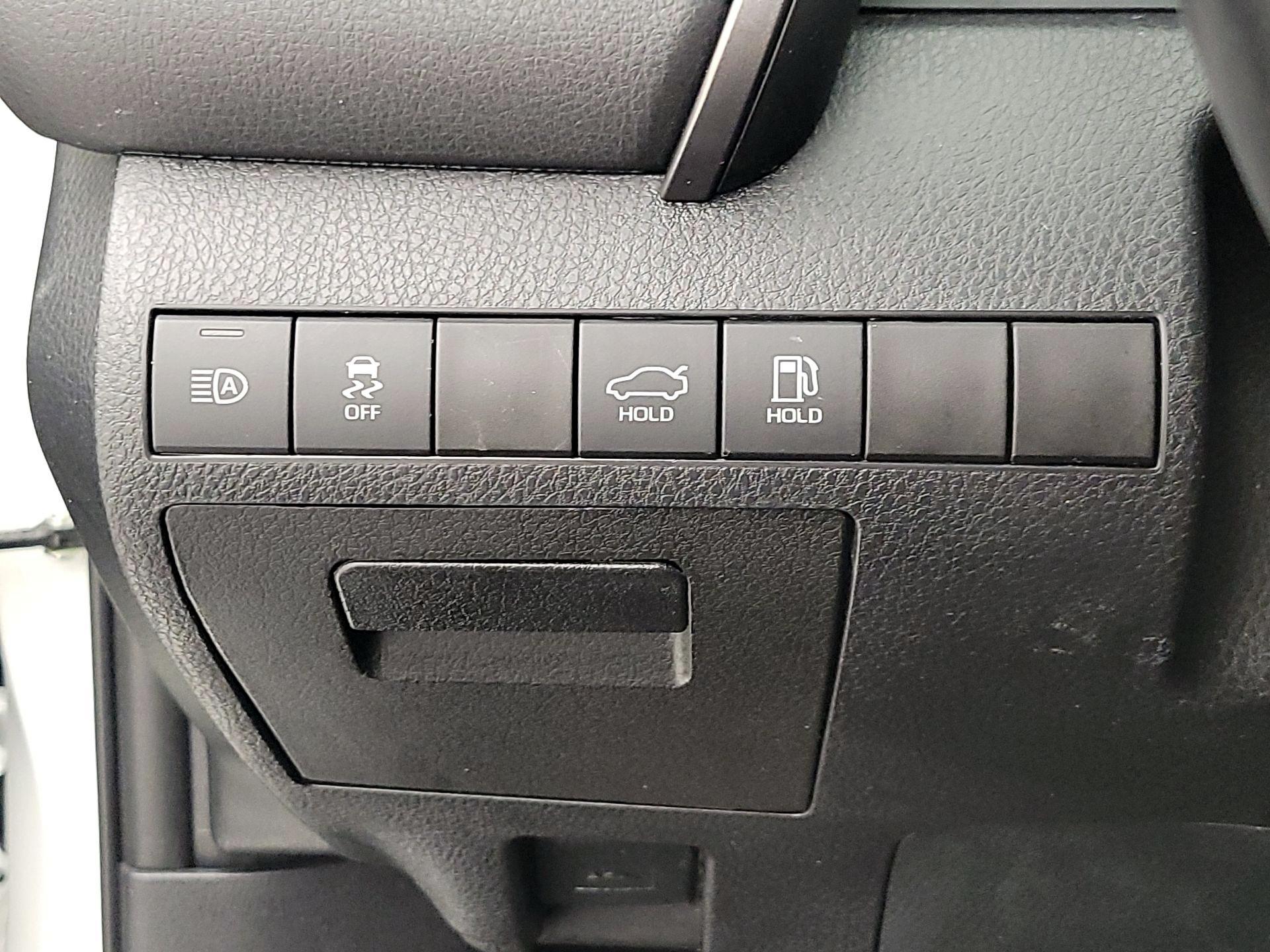 Thumbnail: 2020 Toyota Camry - 13