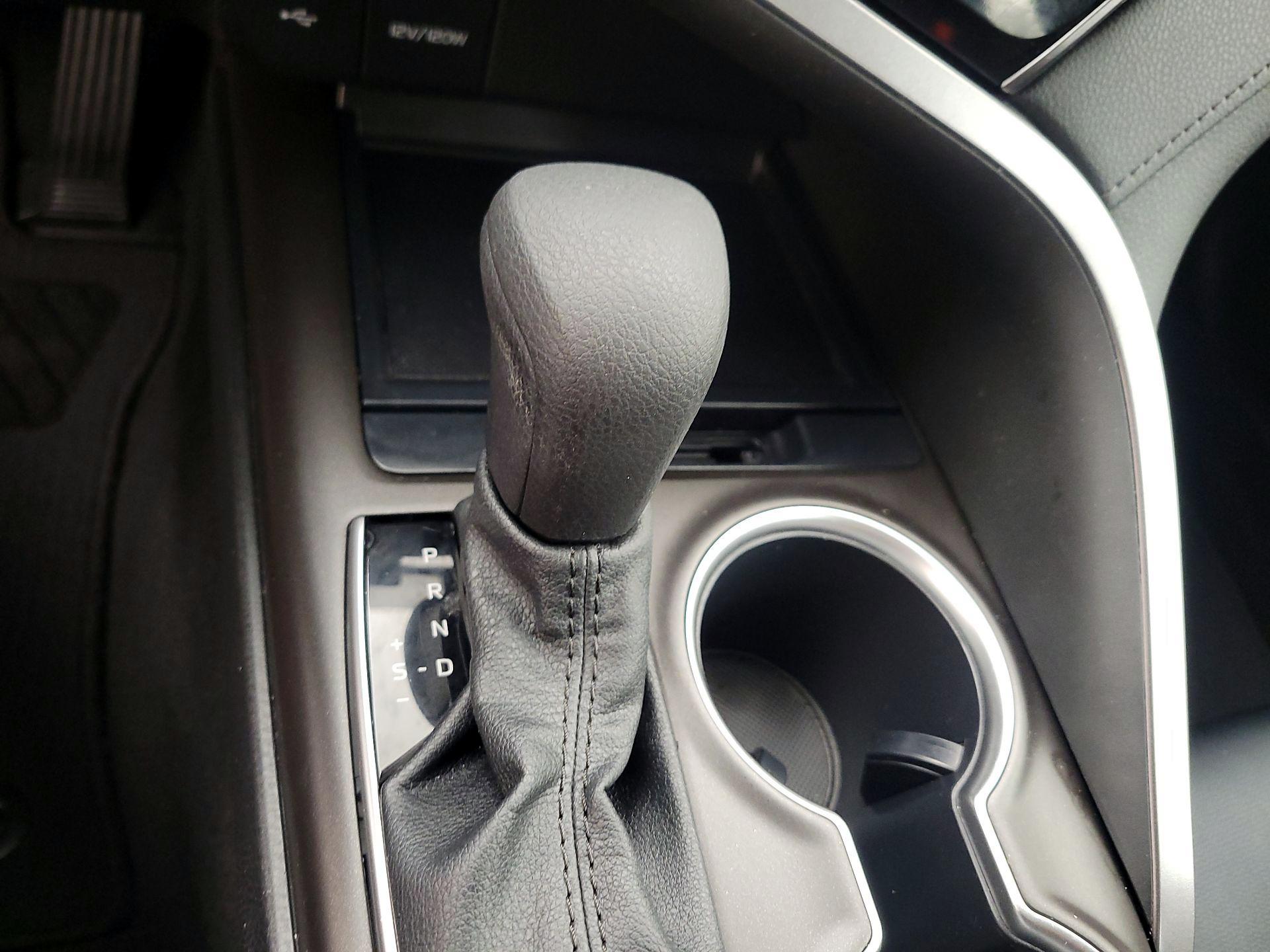 Thumbnail: 2022 Toyota Camry - 15