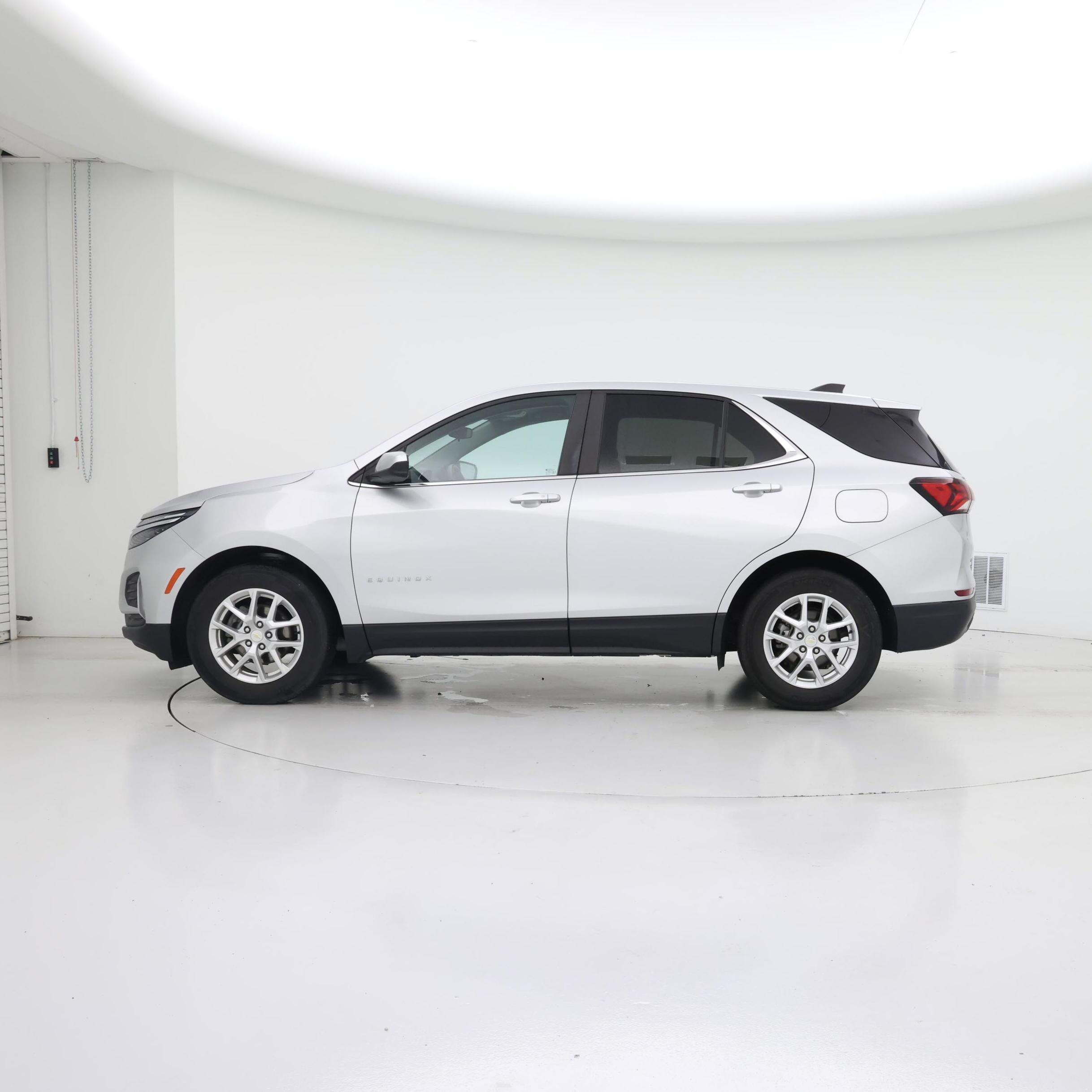 Thumbnail: 2022 Chevrolet Equinox - 3