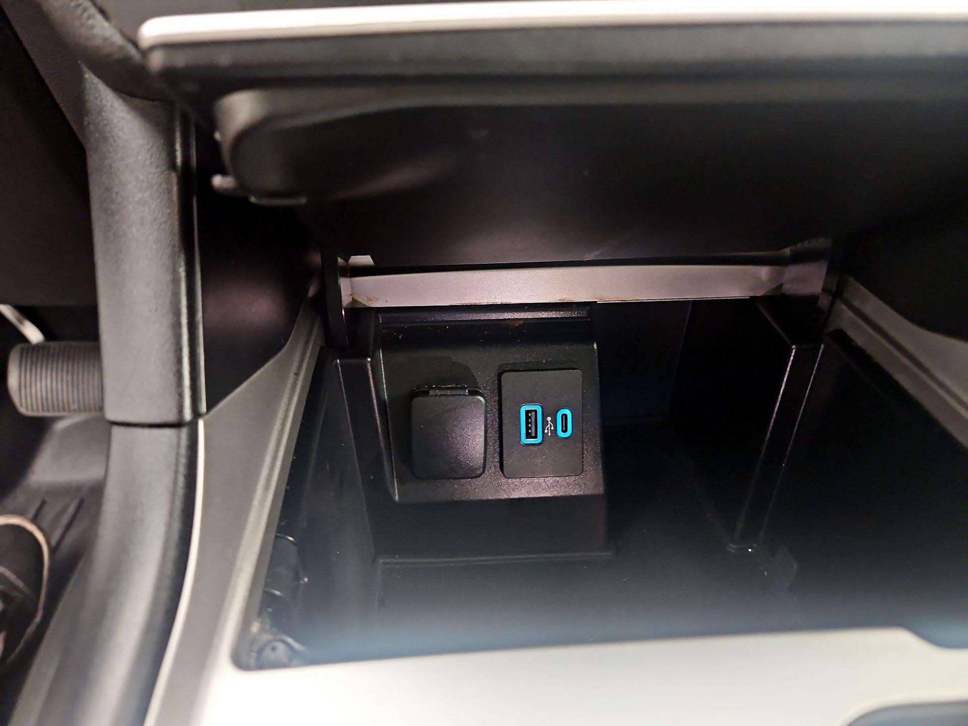 Thumbnail: 2020 Ford Explorer - 18