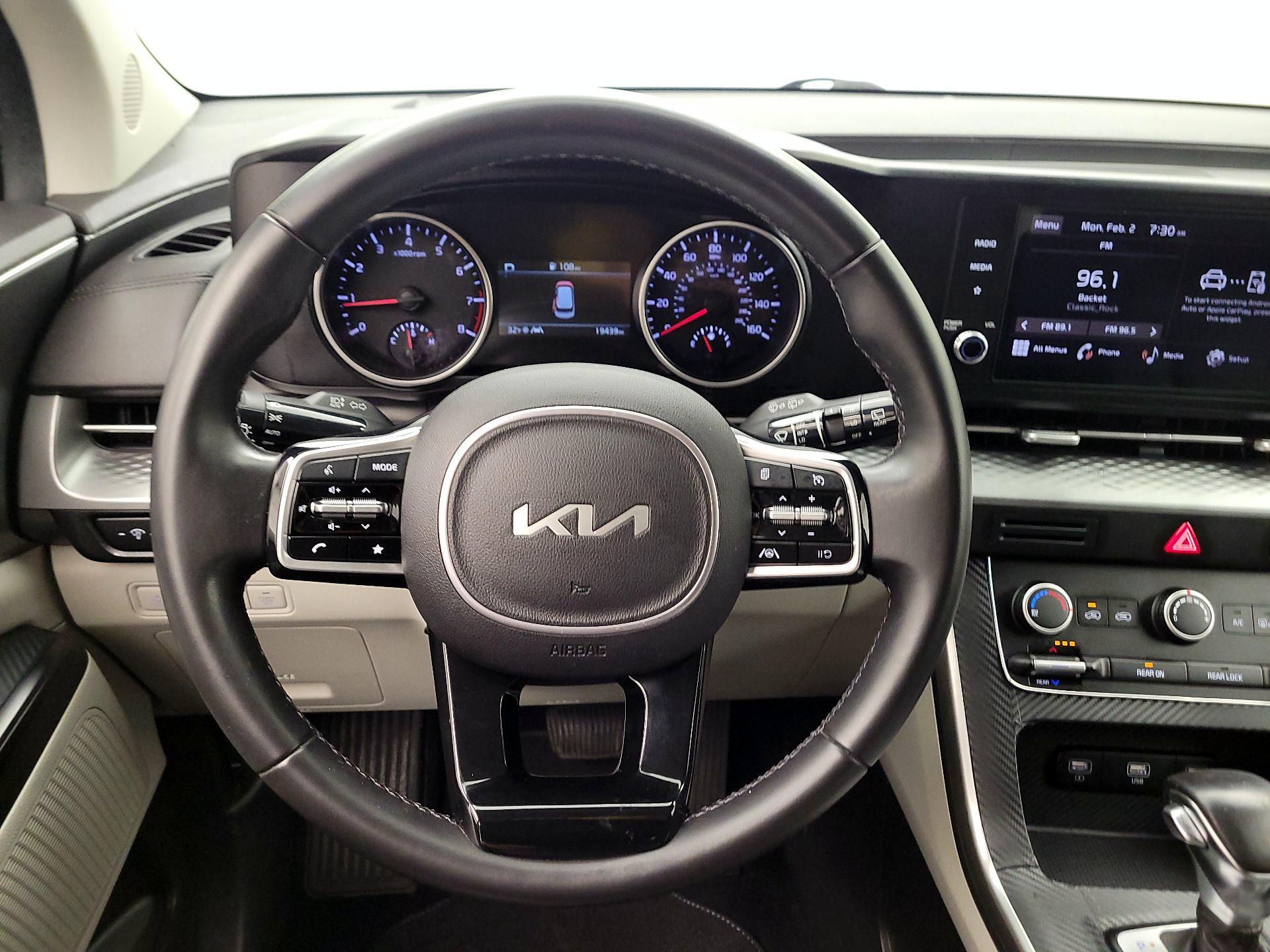 Thumbnail: 2023 Kia Carnival - 10