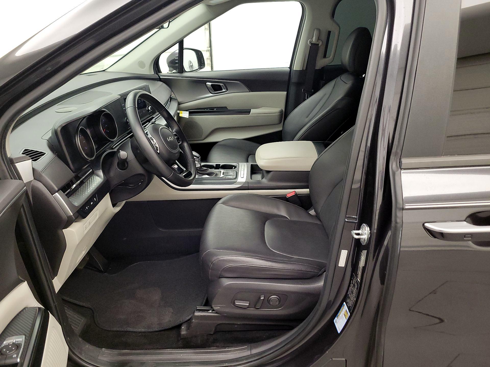 Thumbnail: 2023 Kia Carnival - 11