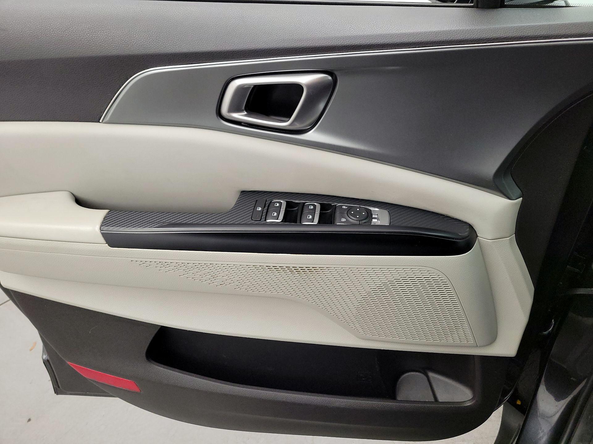 Thumbnail: 2023 Kia Carnival - 12