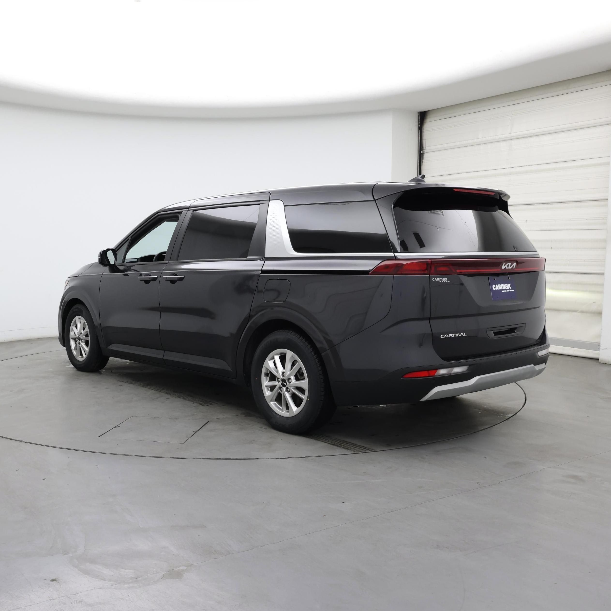 Thumbnail: 2023 Kia Carnival - 2