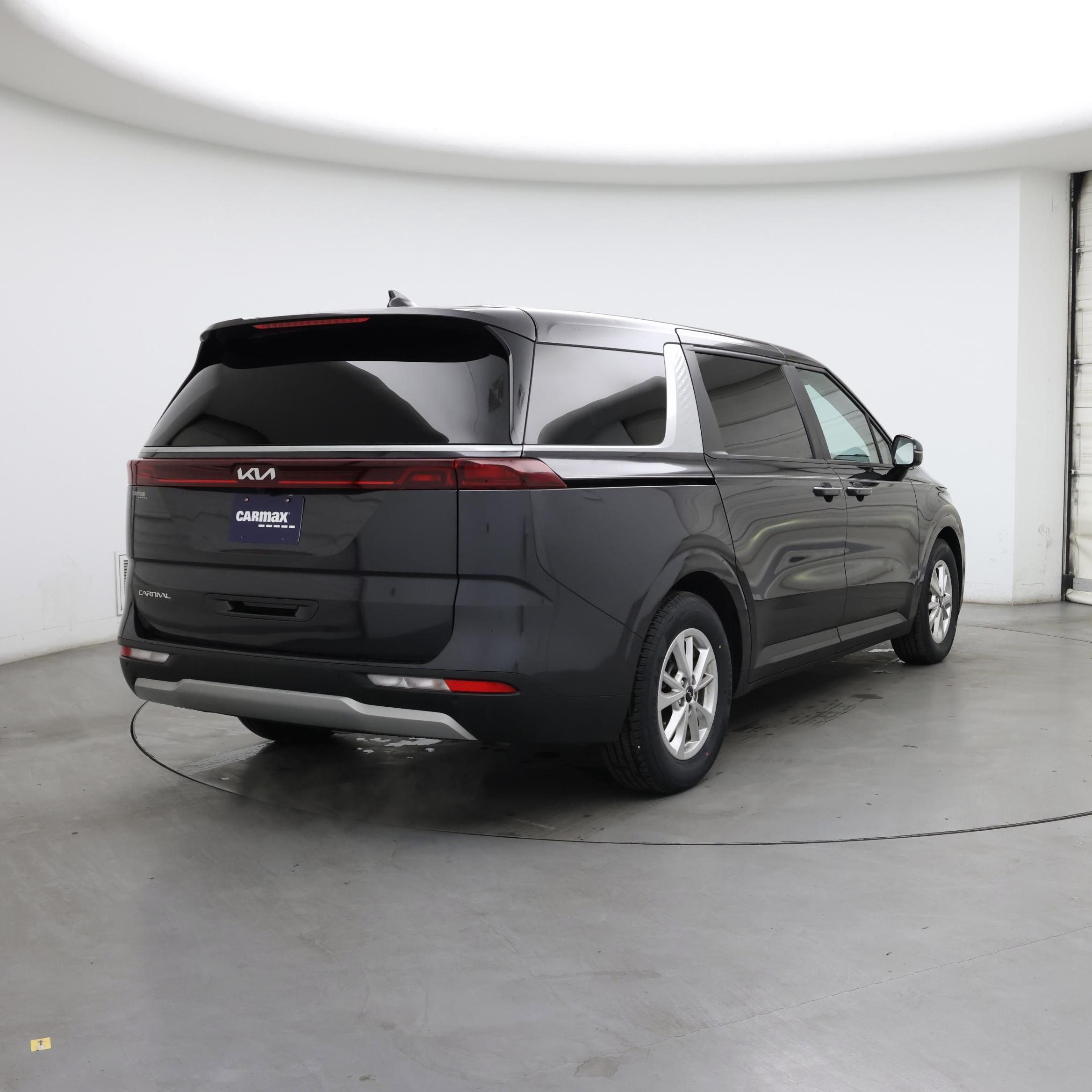 Thumbnail: 2023 Kia Carnival - 8