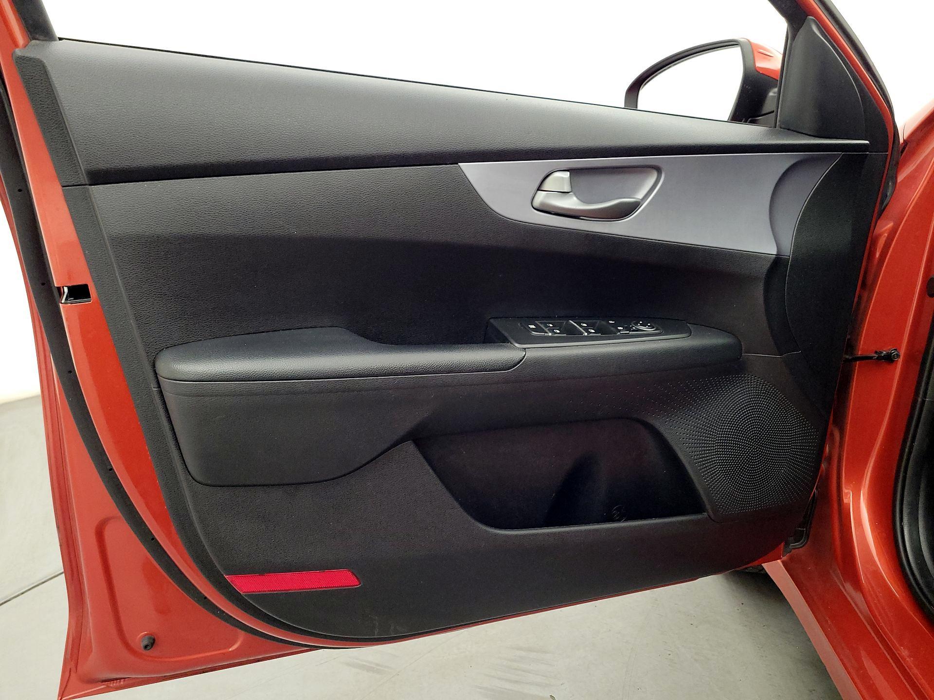 Thumbnail: 2022 Kia Forte - 12