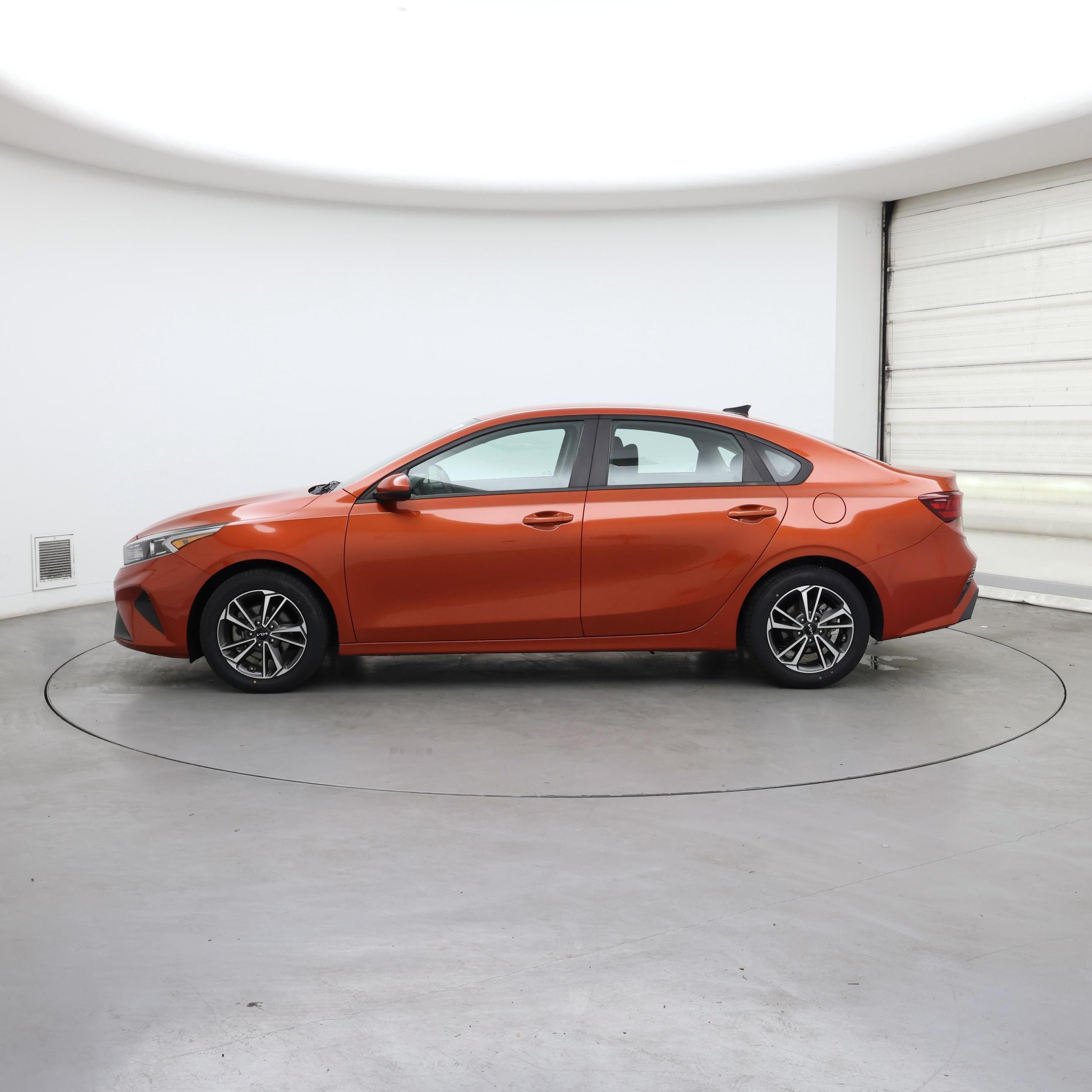 Thumbnail: 2022 Kia Forte - 3