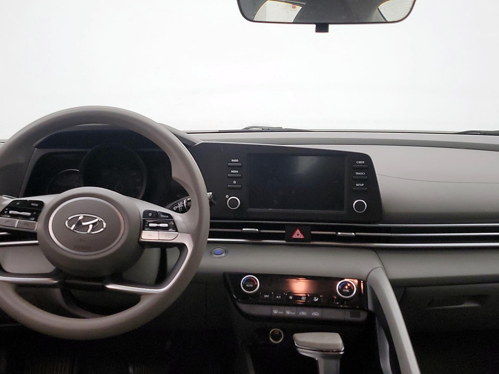 Thumbnail: 2021 Hyundai Elantra - 9