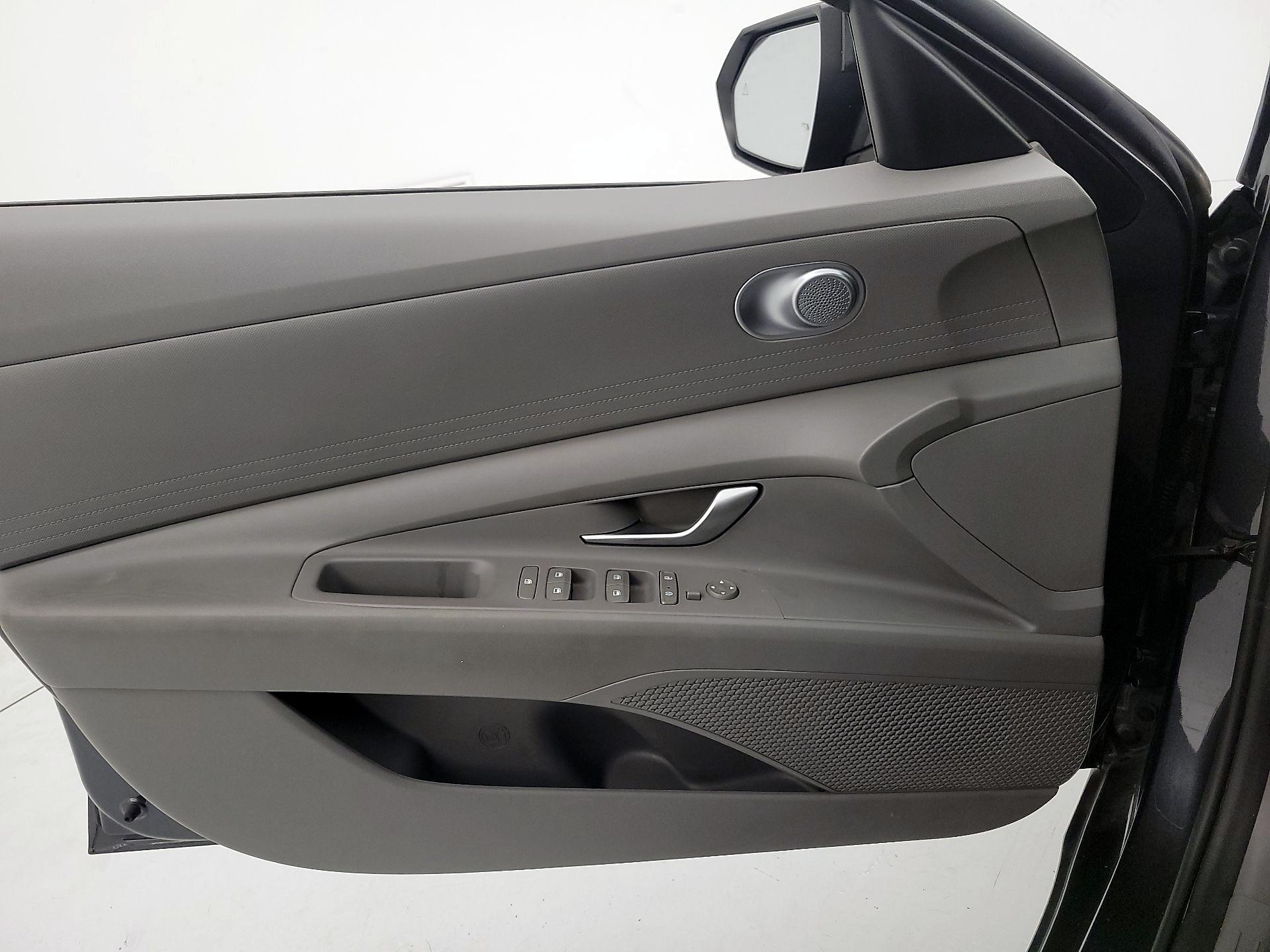 Thumbnail: 2021 Hyundai Elantra - 12