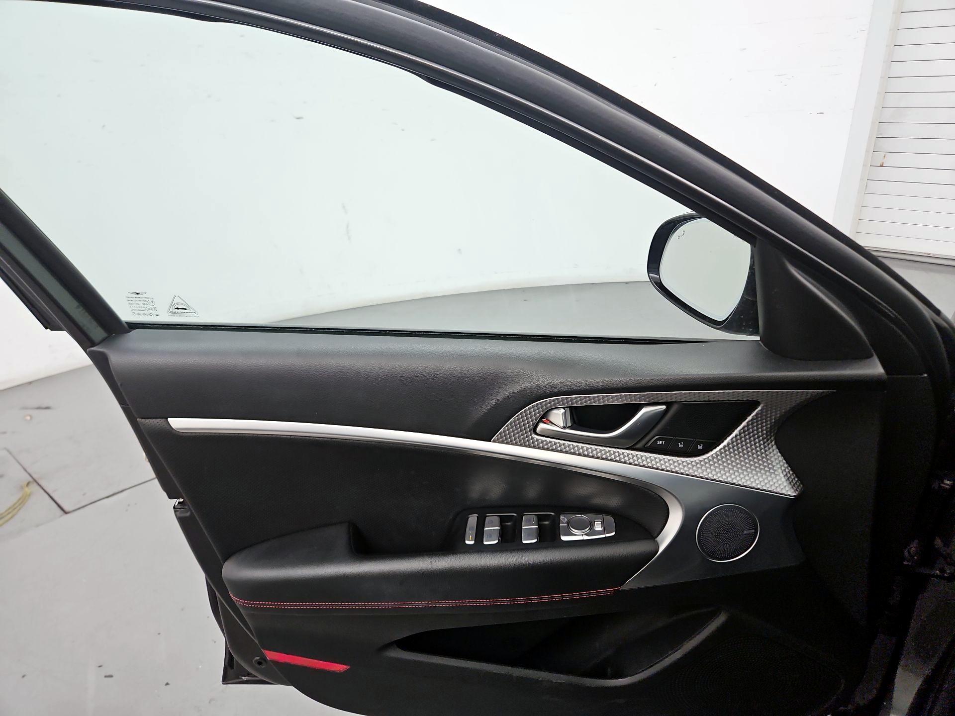 Thumbnail: 2023 Genesis G70 - 12