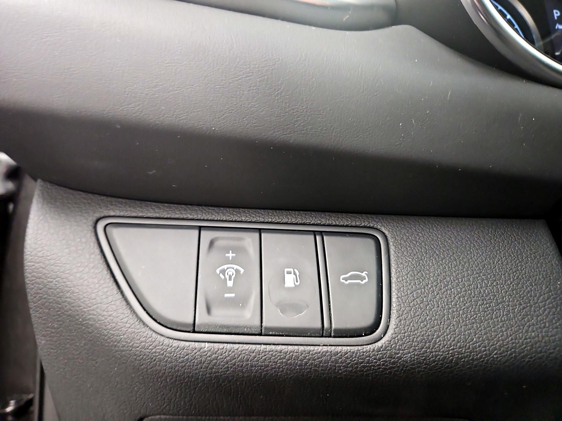 Thumbnail: 2023 Genesis G70 - 13