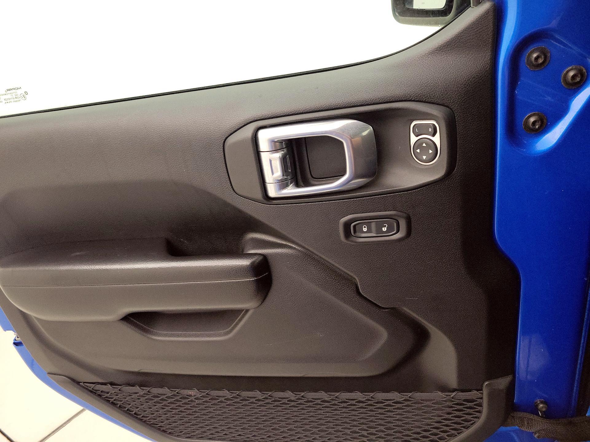 Thumbnail: 2021 Jeep Gladiator - 12