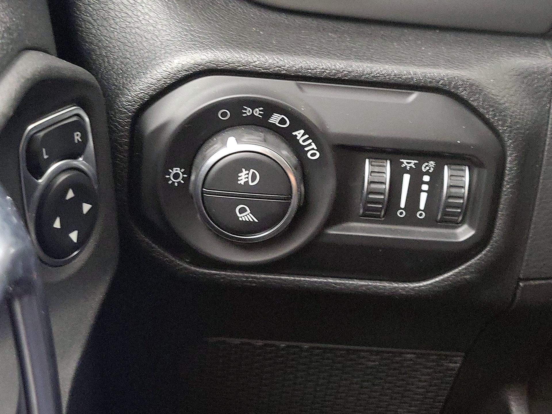 Thumbnail: 2021 Jeep Gladiator - 13