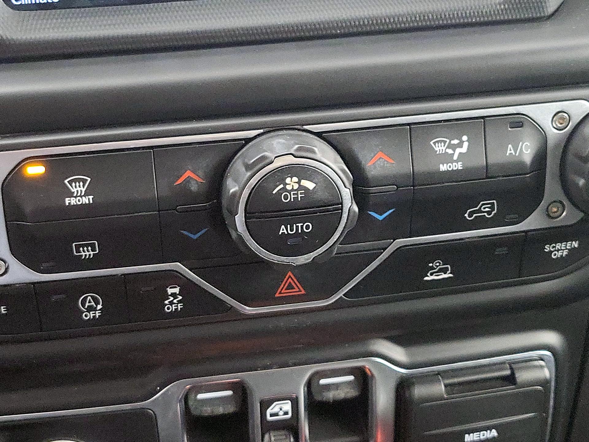 Thumbnail: 2021 Jeep Gladiator - 17