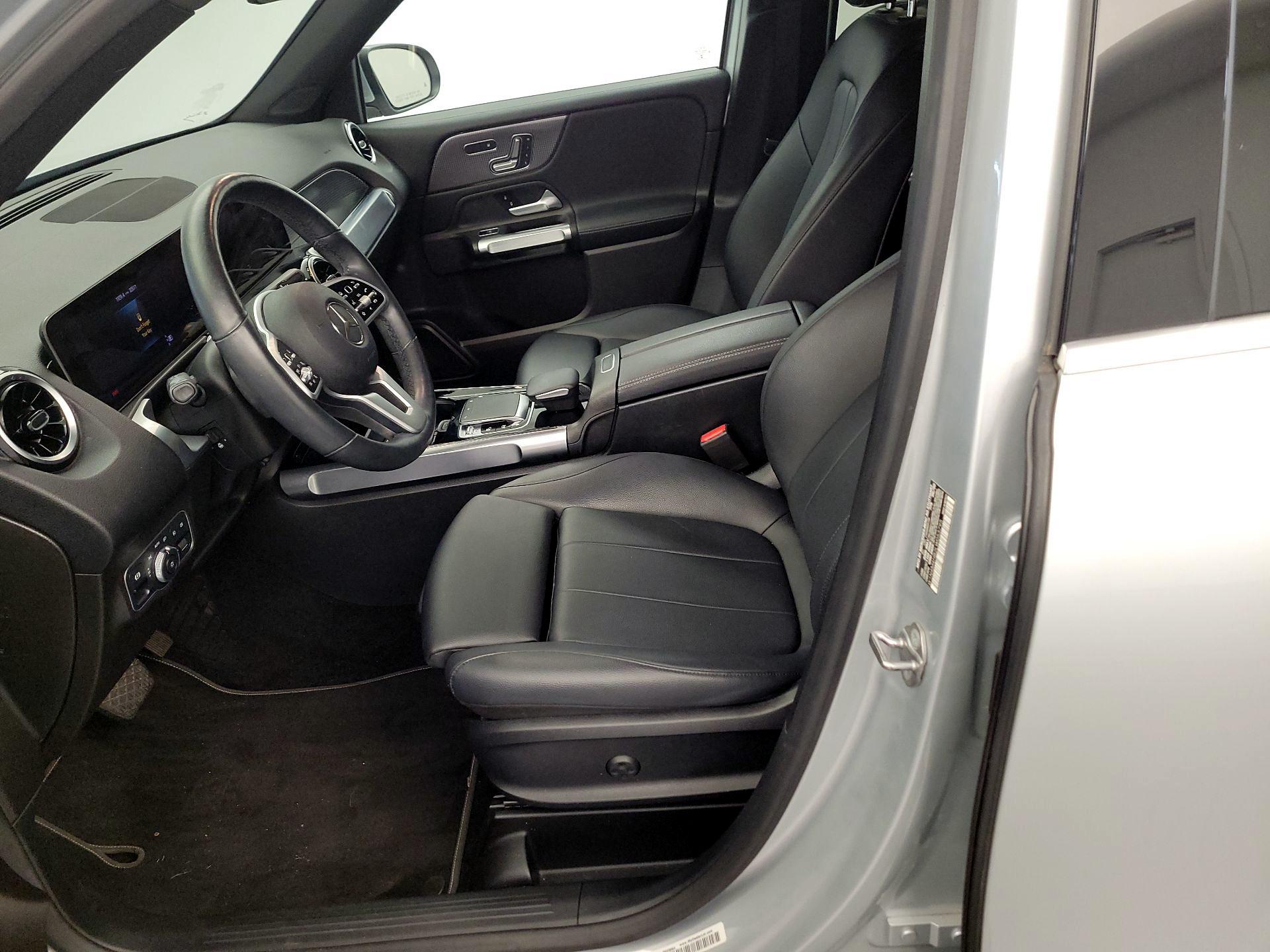 Thumbnail: 2020 Mercedes-Benz GLB - 11