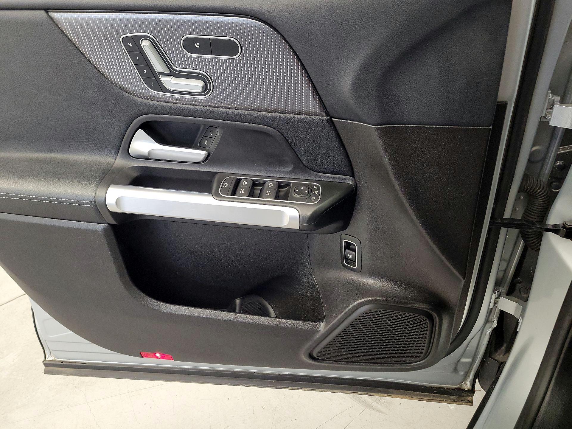 Thumbnail: 2020 Mercedes-Benz GLB - 12