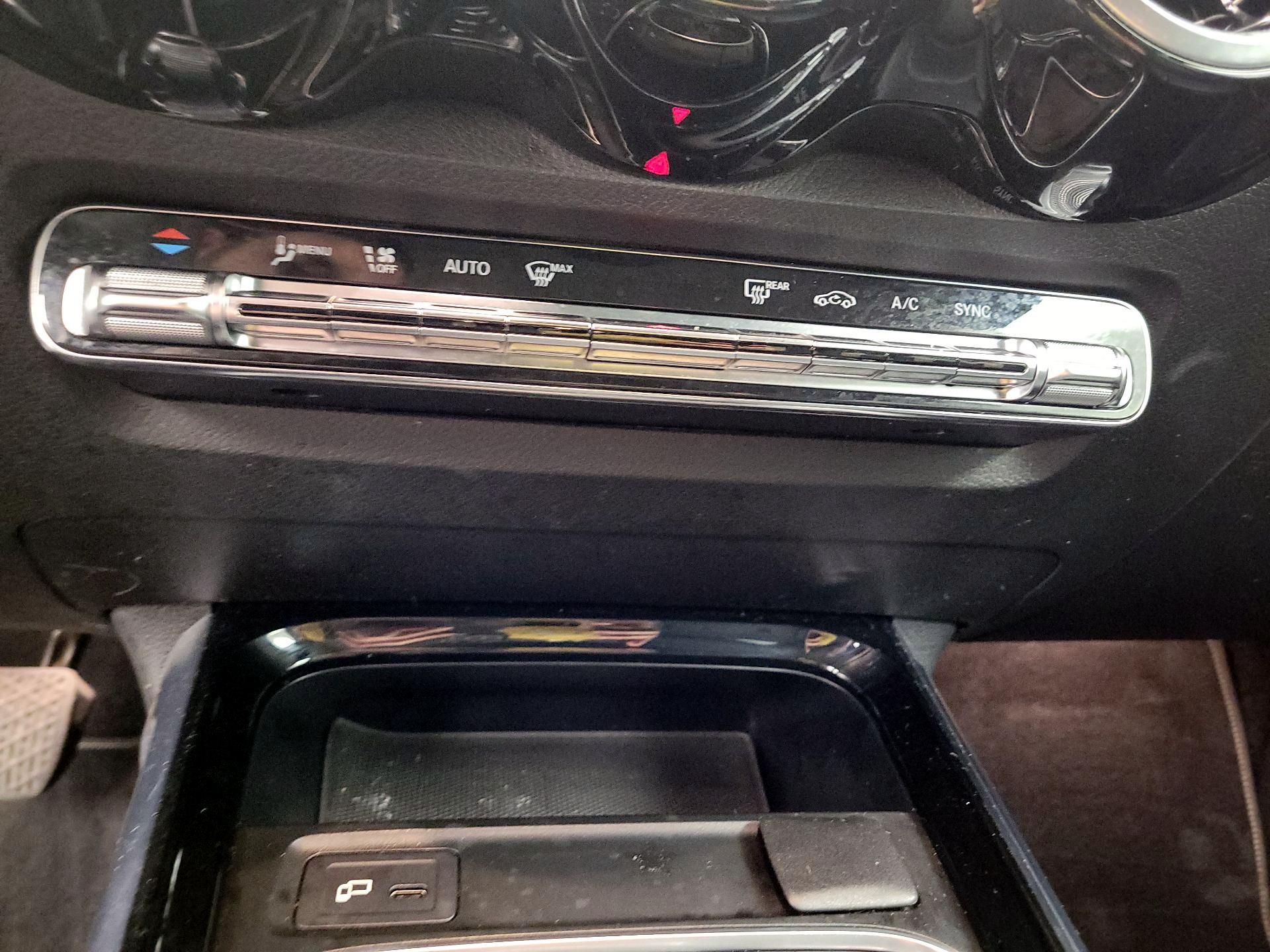 Thumbnail: 2020 Mercedes-Benz GLB - 14