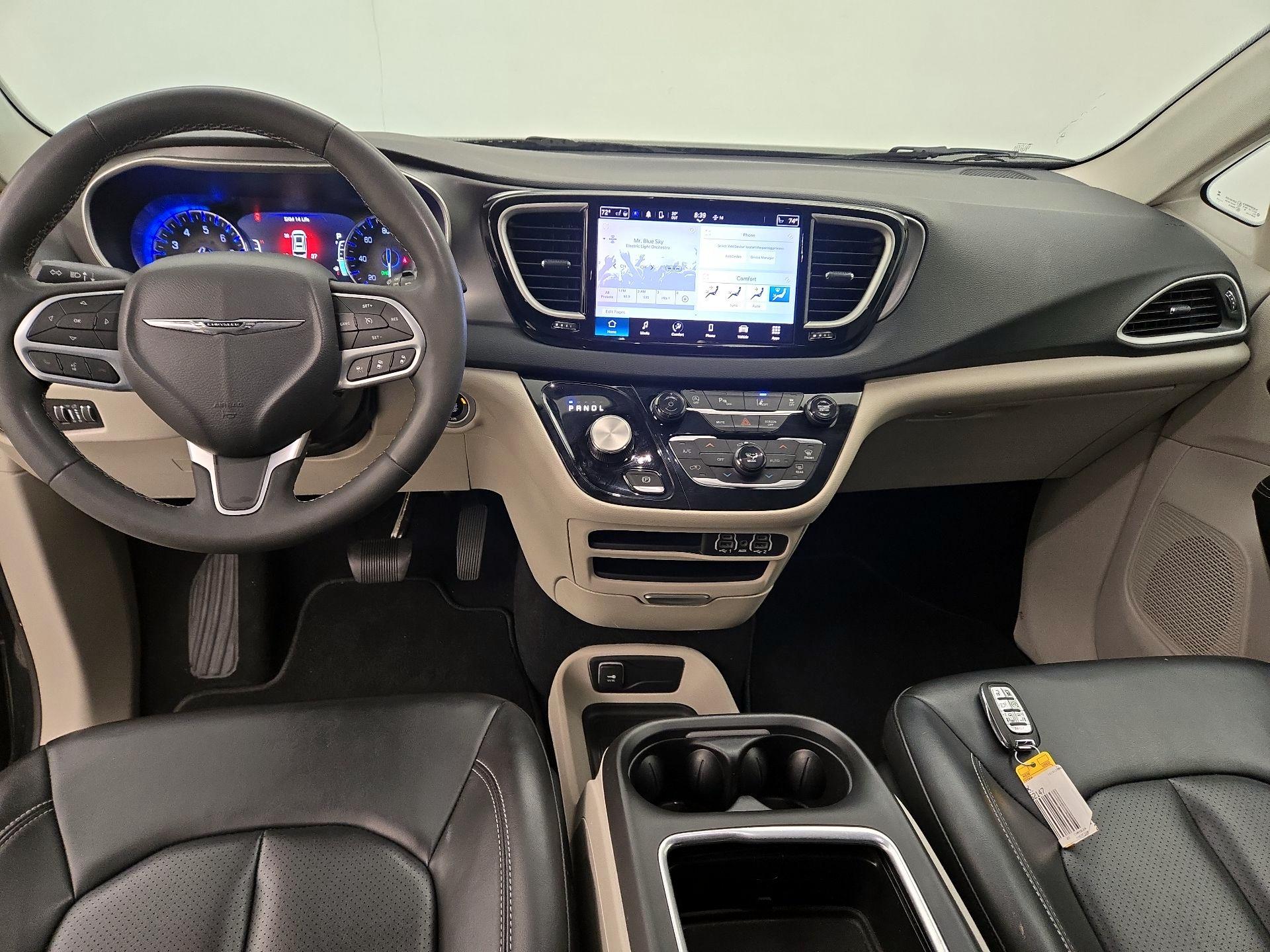 Thumbnail: 2023 Chrysler Pacifica - 9