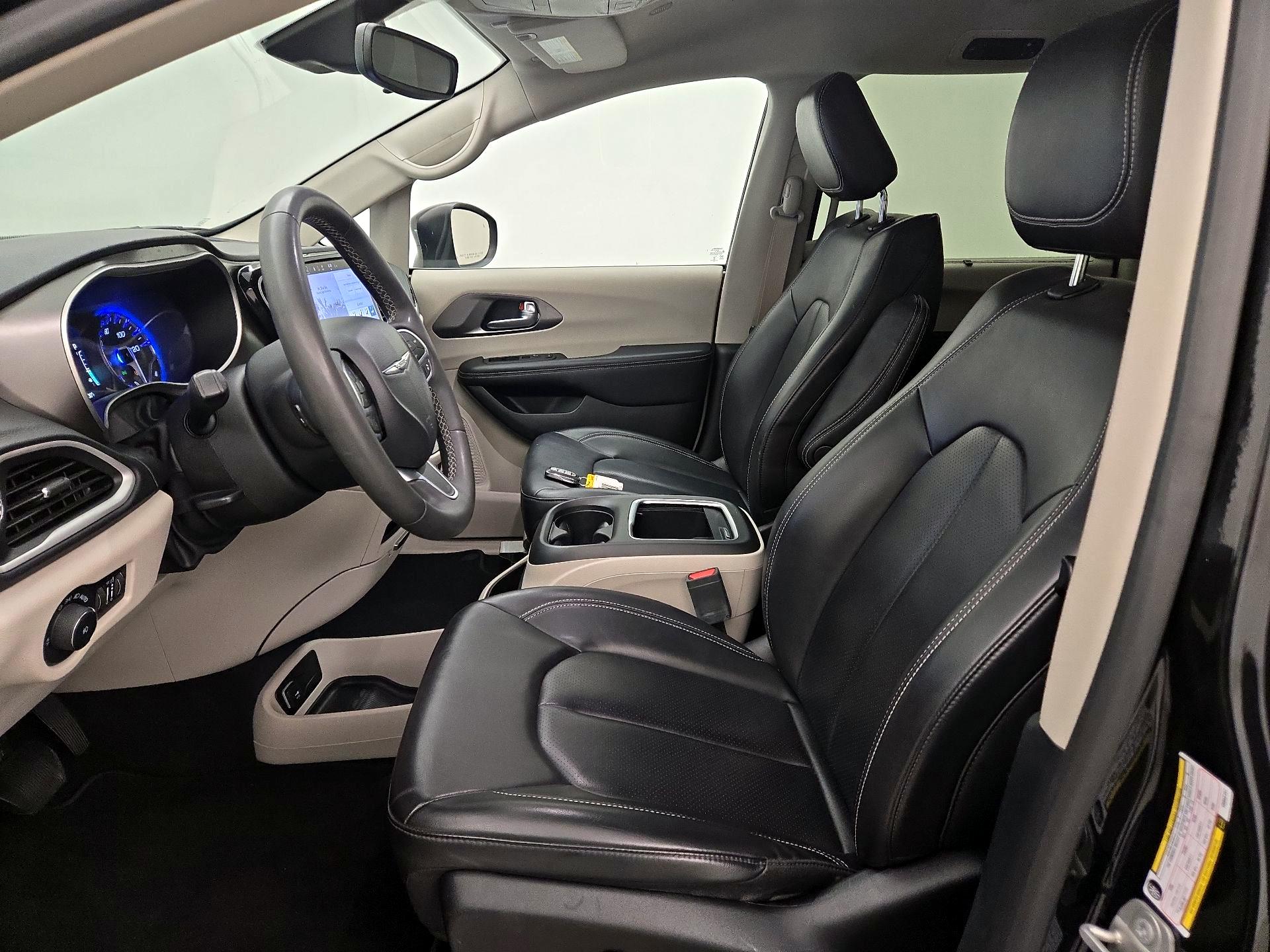 Thumbnail: 2023 Chrysler Pacifica - 11