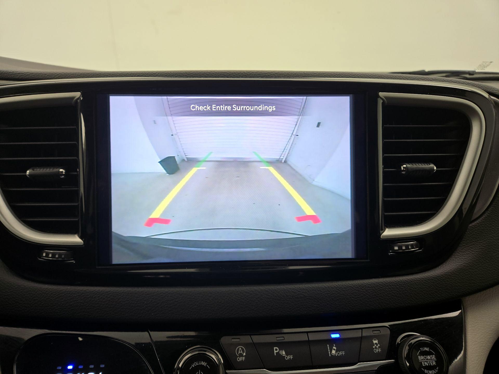 Thumbnail: 2023 Chrysler Pacifica - 14