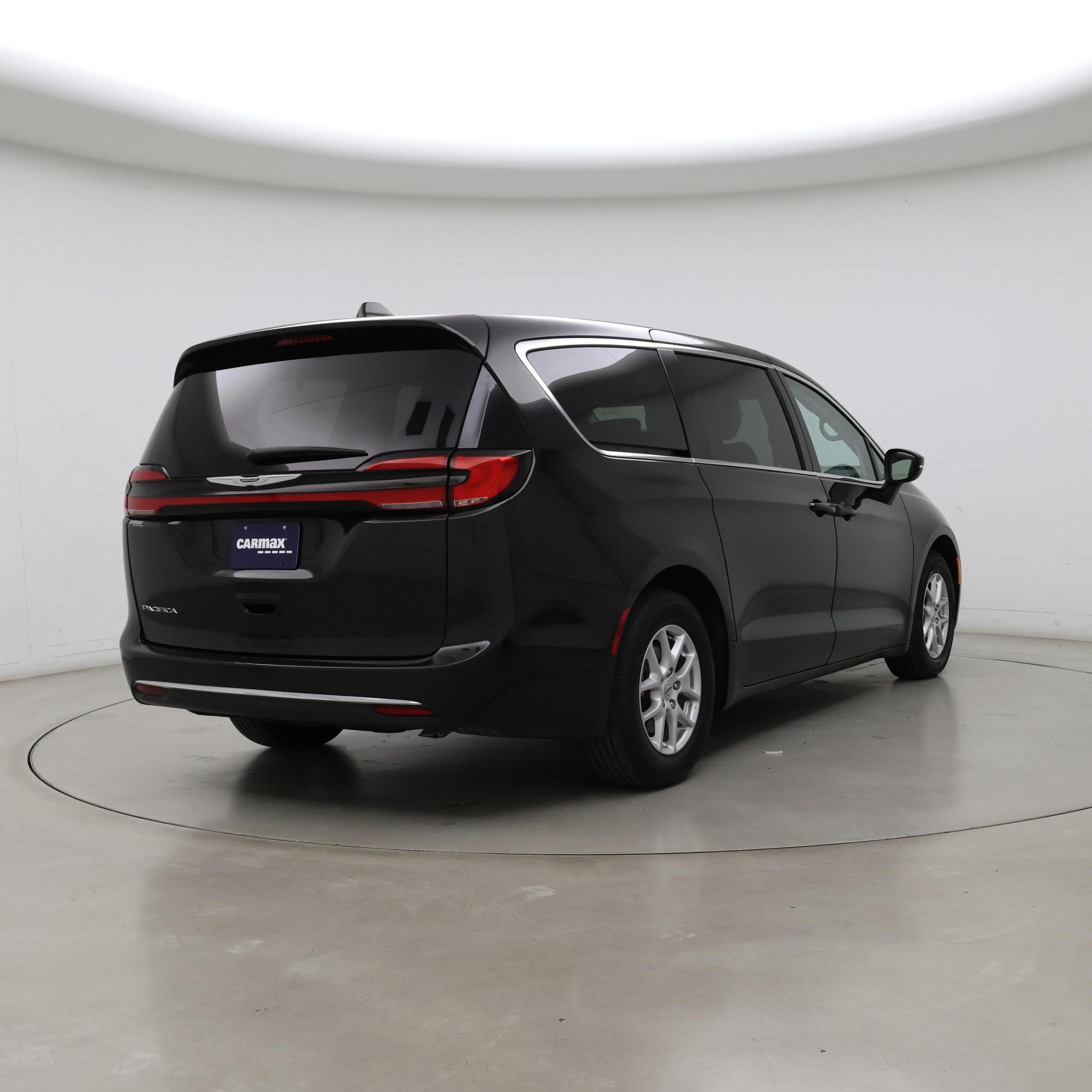 Thumbnail: 2023 Chrysler Pacifica - 8