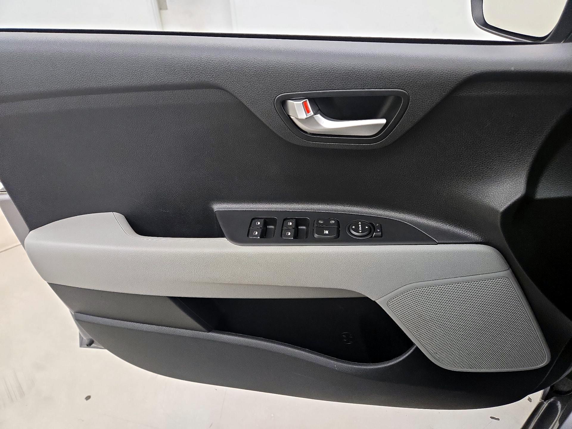 Thumbnail: 2023 Kia Rio - 12